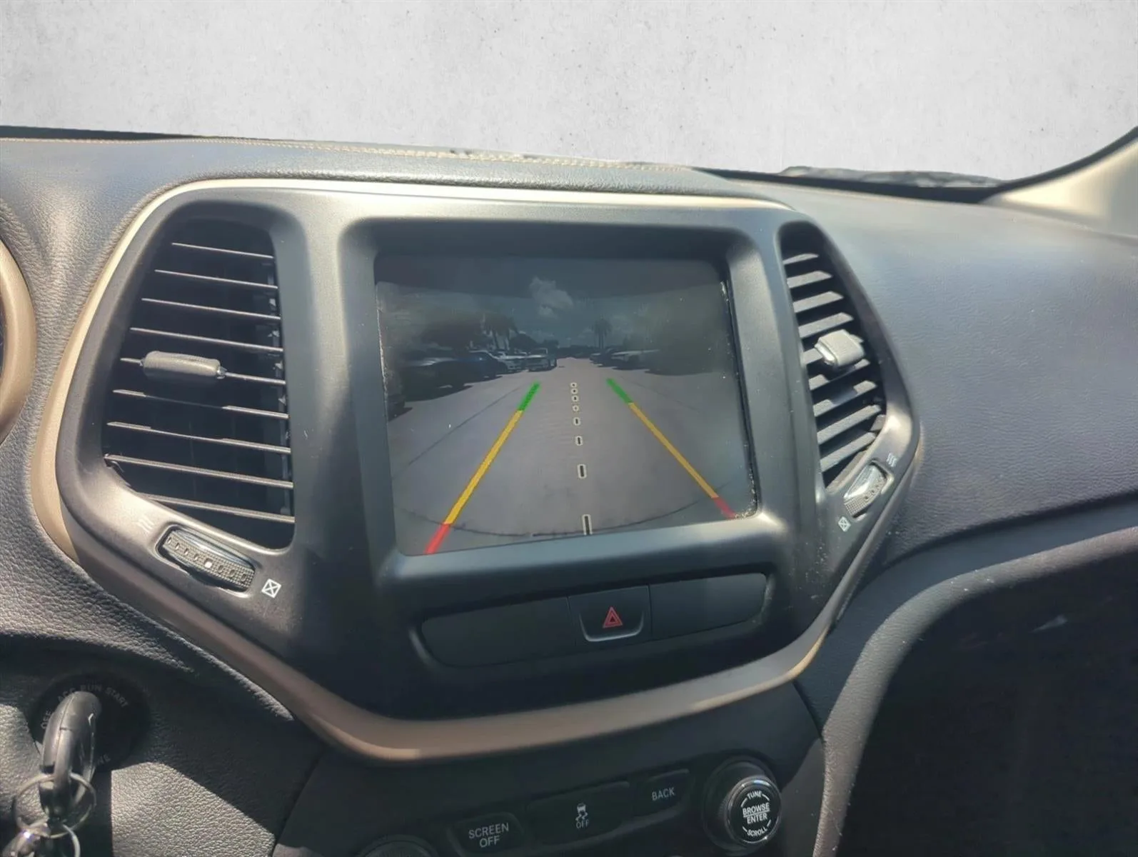 2016 Jeep Cherokee FWD 4dr Latitude photo 11