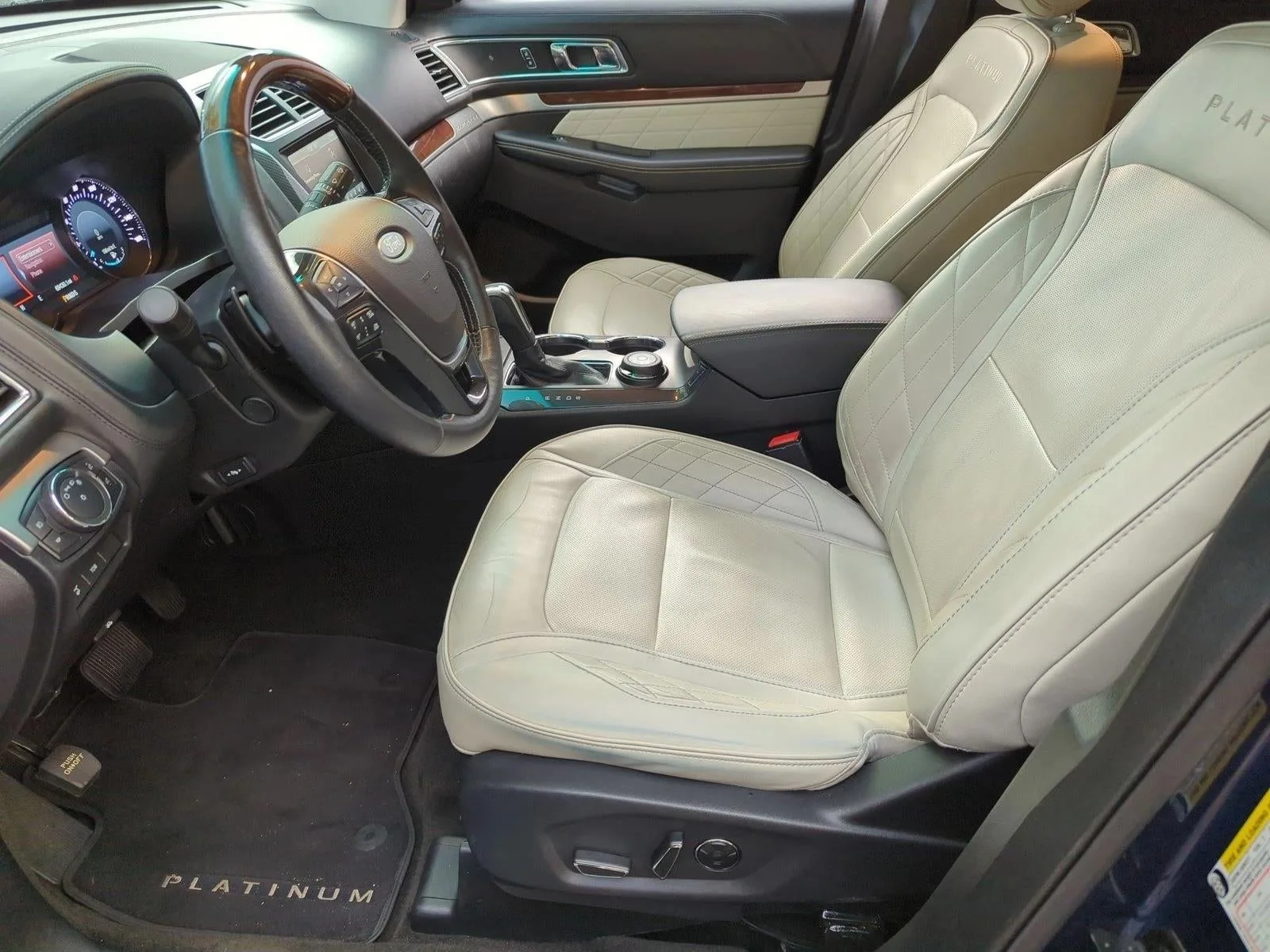 2016 Ford Explorer 4WD 4dr Platinum photo 12