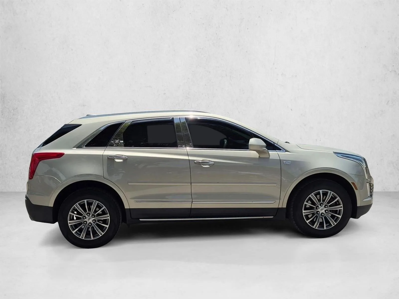 2017 Cadillac XT5 Luxury FWD photo 4