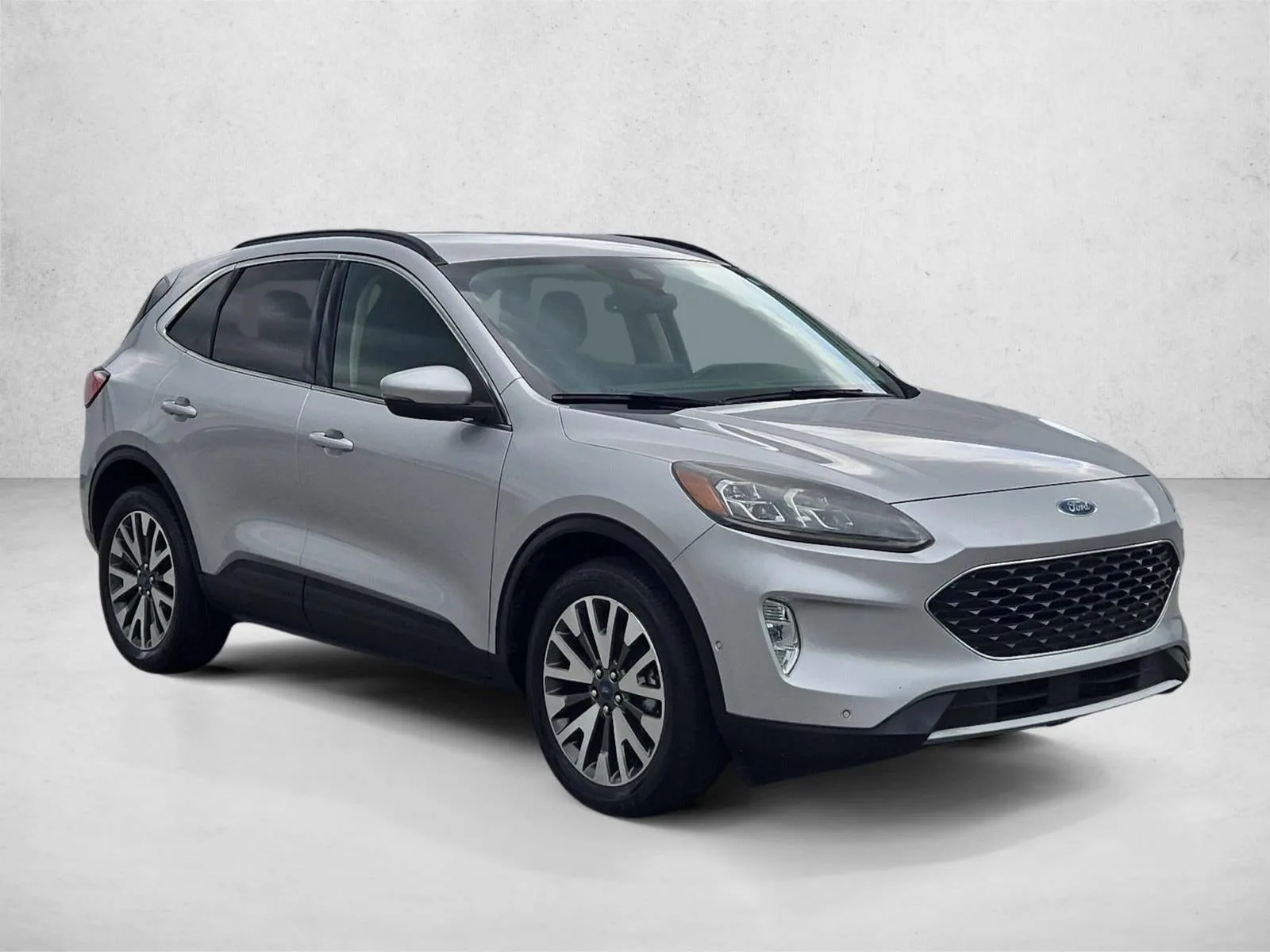 2020 Ford Escape Titanium AWD photo 3