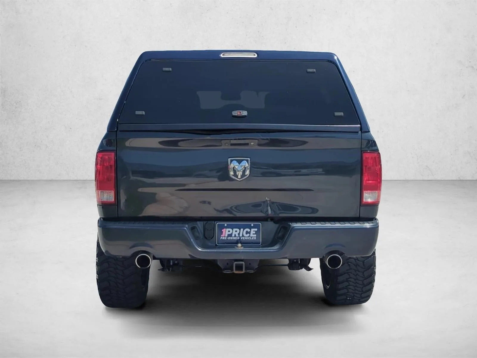 2016 RAM 1500 2WD Crew Cab 5.7 Ft Box Express photo 5