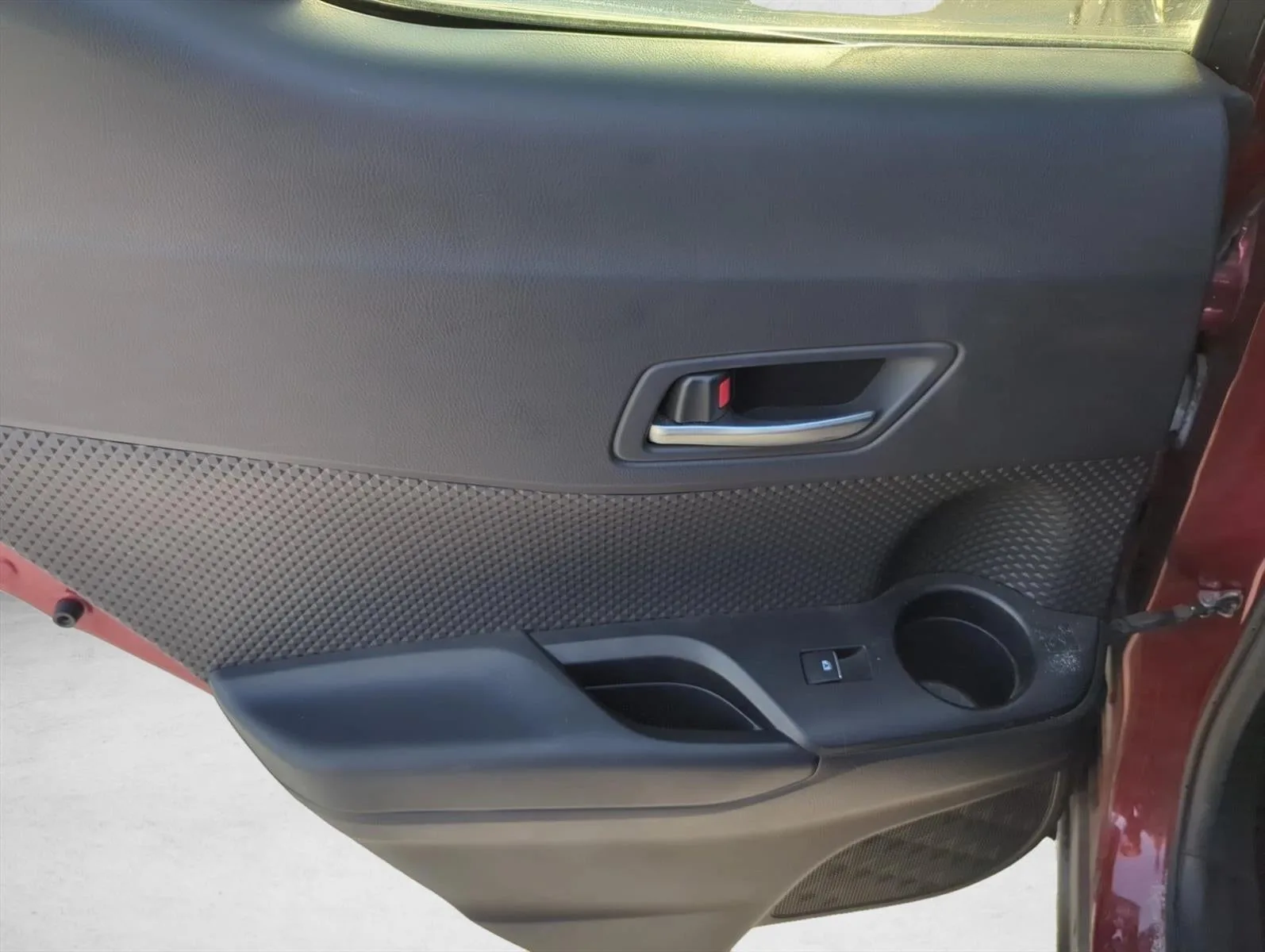 2018 Toyota C-HR XLE FWD (Natl) photo 8