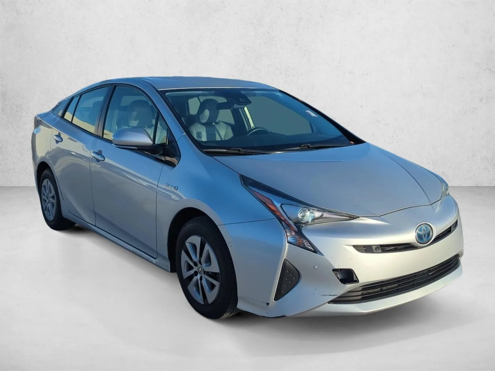 2017 Toyota Prius Three (GS) photo 3