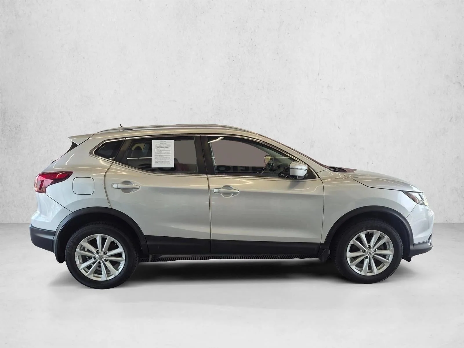 2017 Nissan Rogue Sport FWD SV photo 4