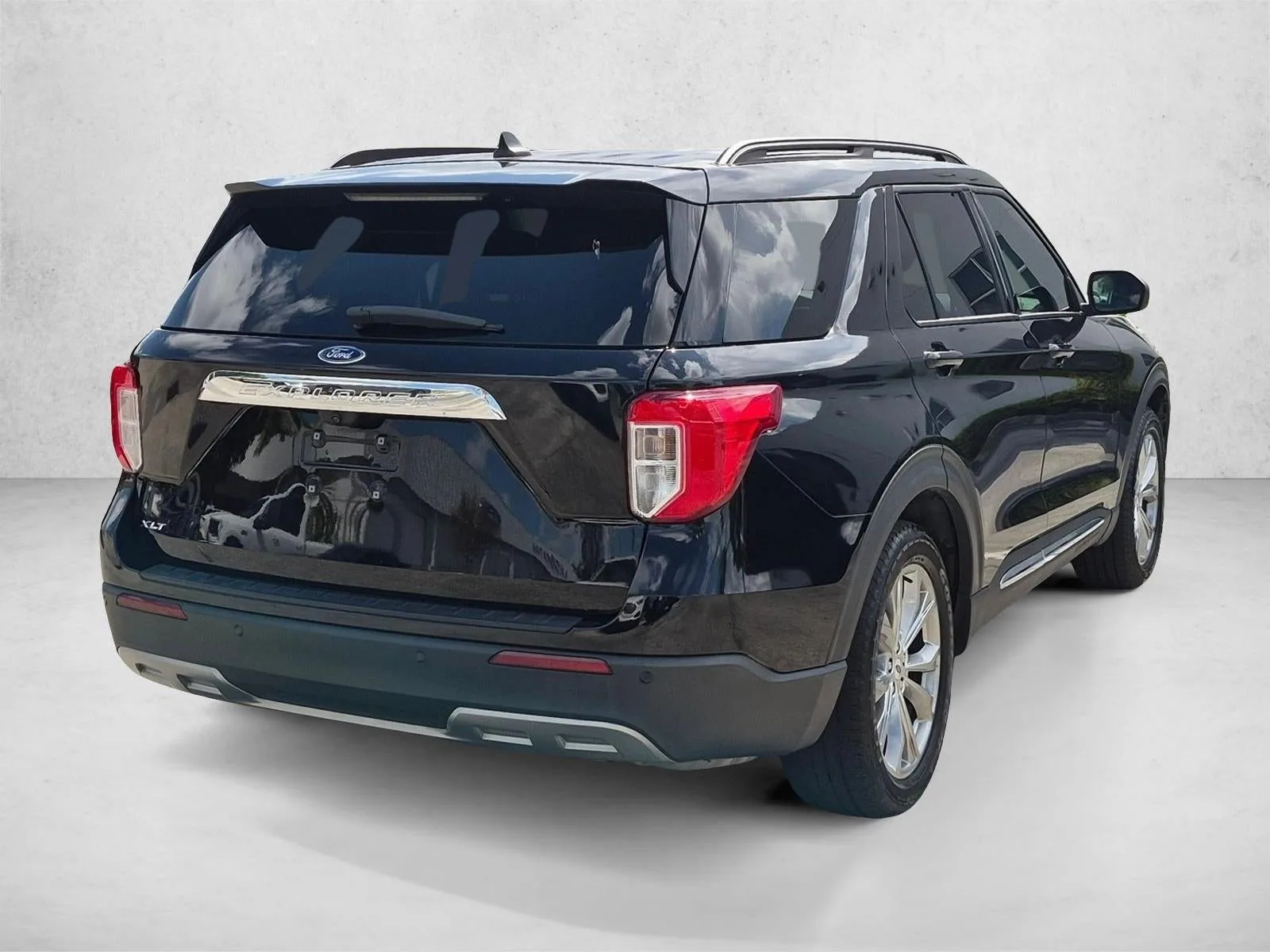 2022 Ford Explorer XLT RWD photo 5