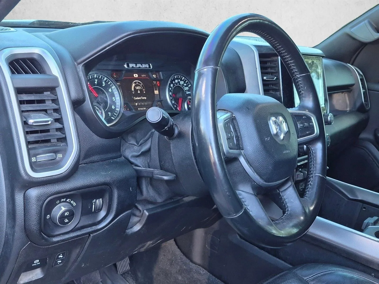 2022 RAM 1500 Big Horn Quad Cab 4x4 6'4" Box photo 3