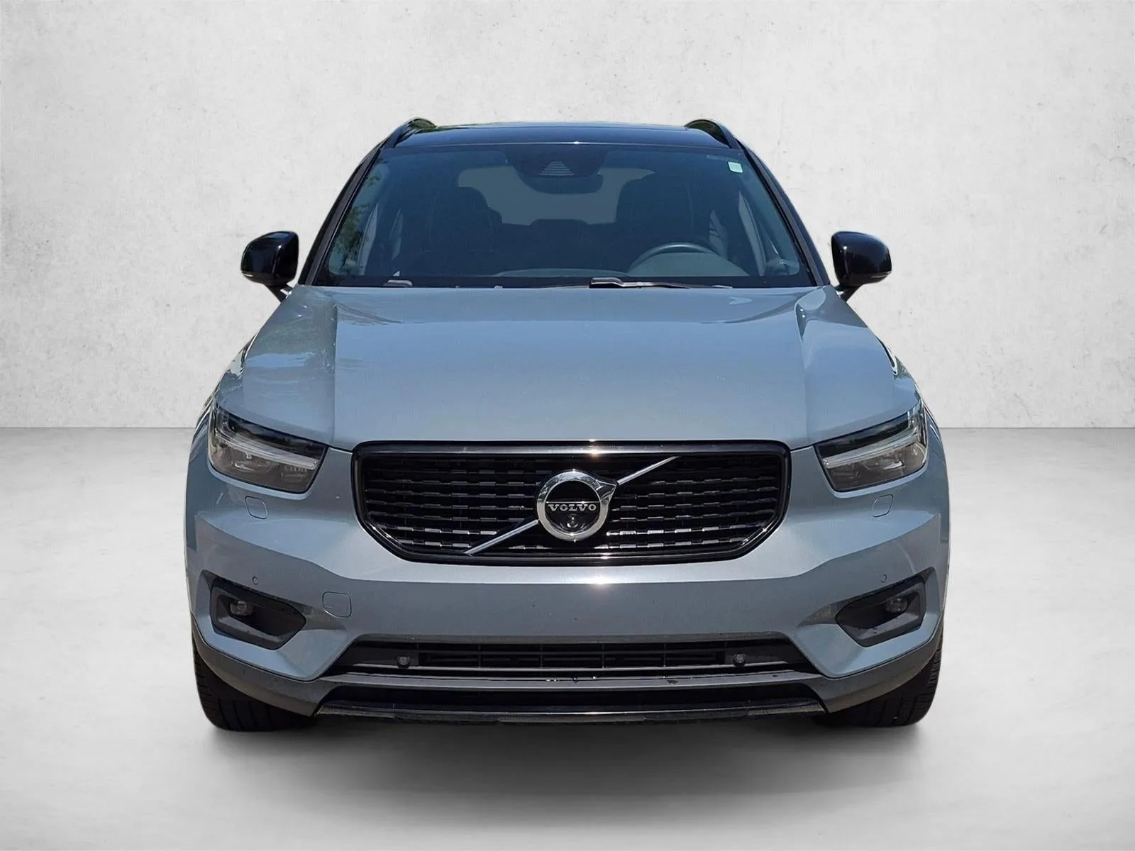 2022 Volvo XC40 T5 AWD R-Design photo 2
