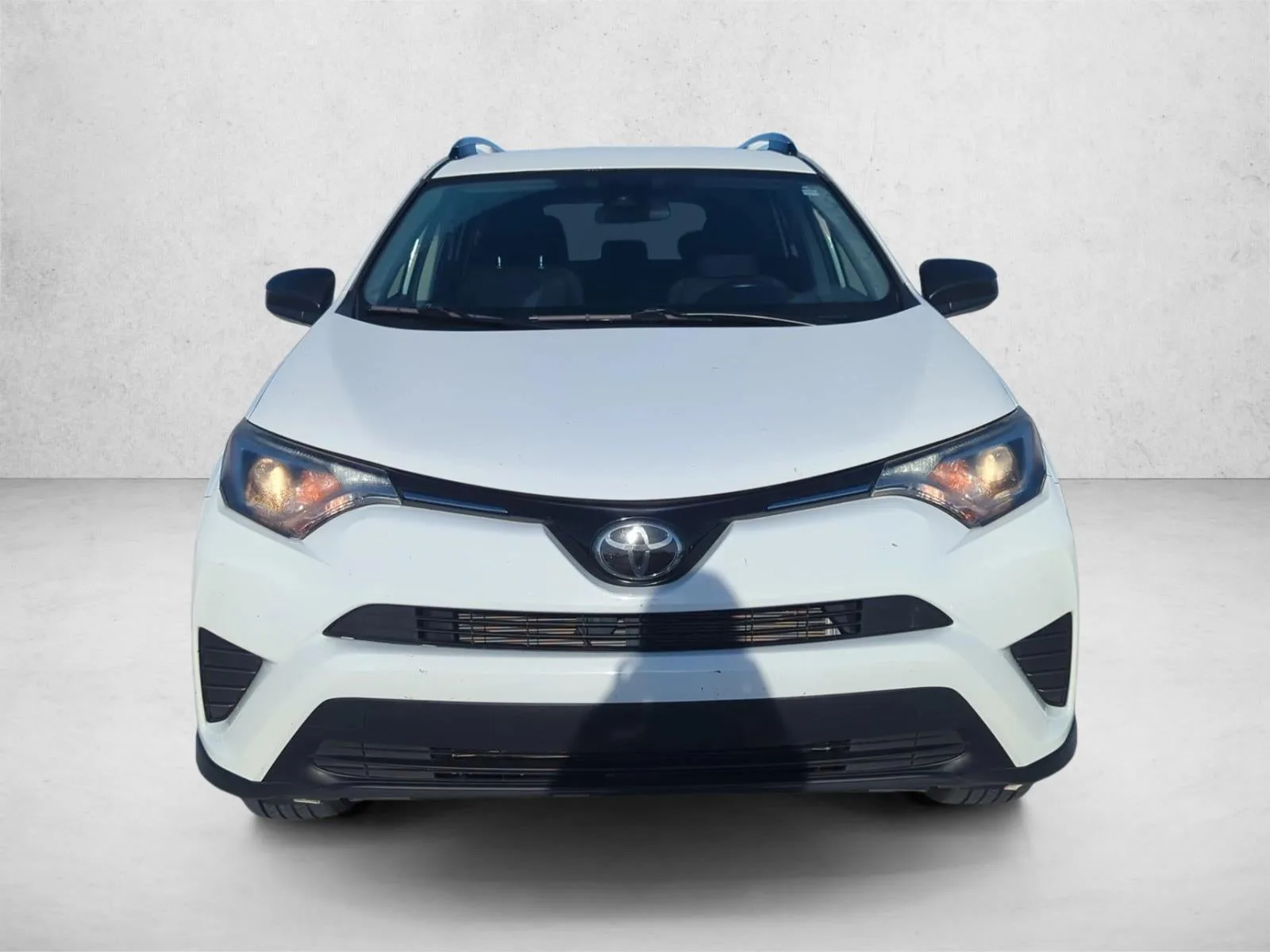 2018 Toyota RAV4 LE FWD (GS) photo 3