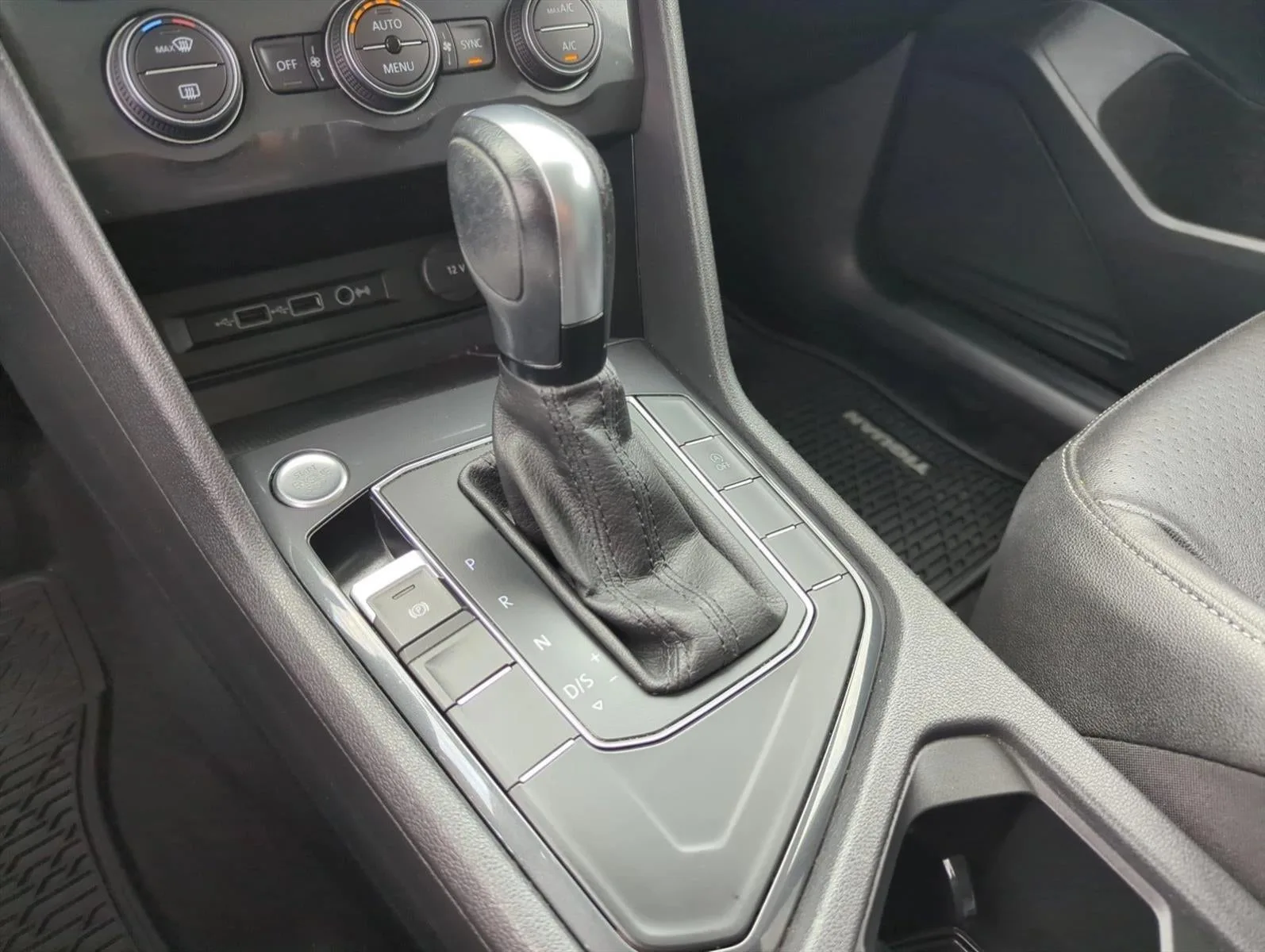 2020 Volkswagen Tiguan 2.0T SE FWD photo 10