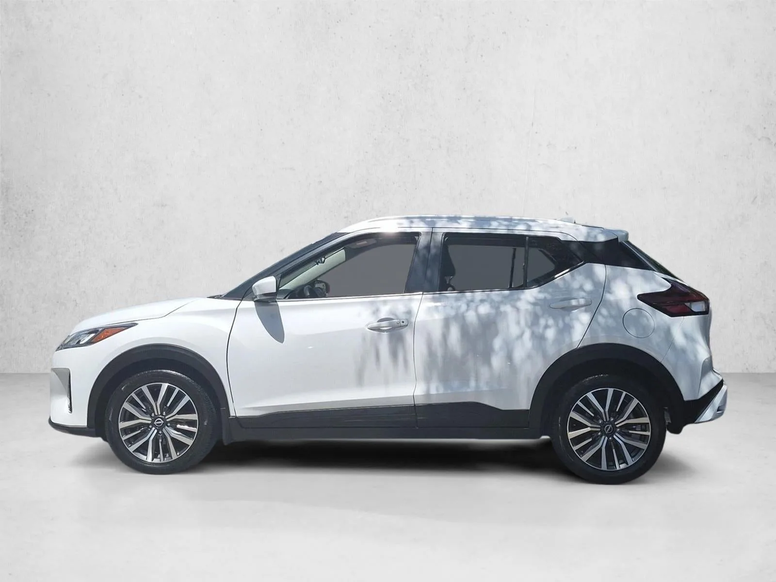2022 Nissan Kicks SV FWD photo 9