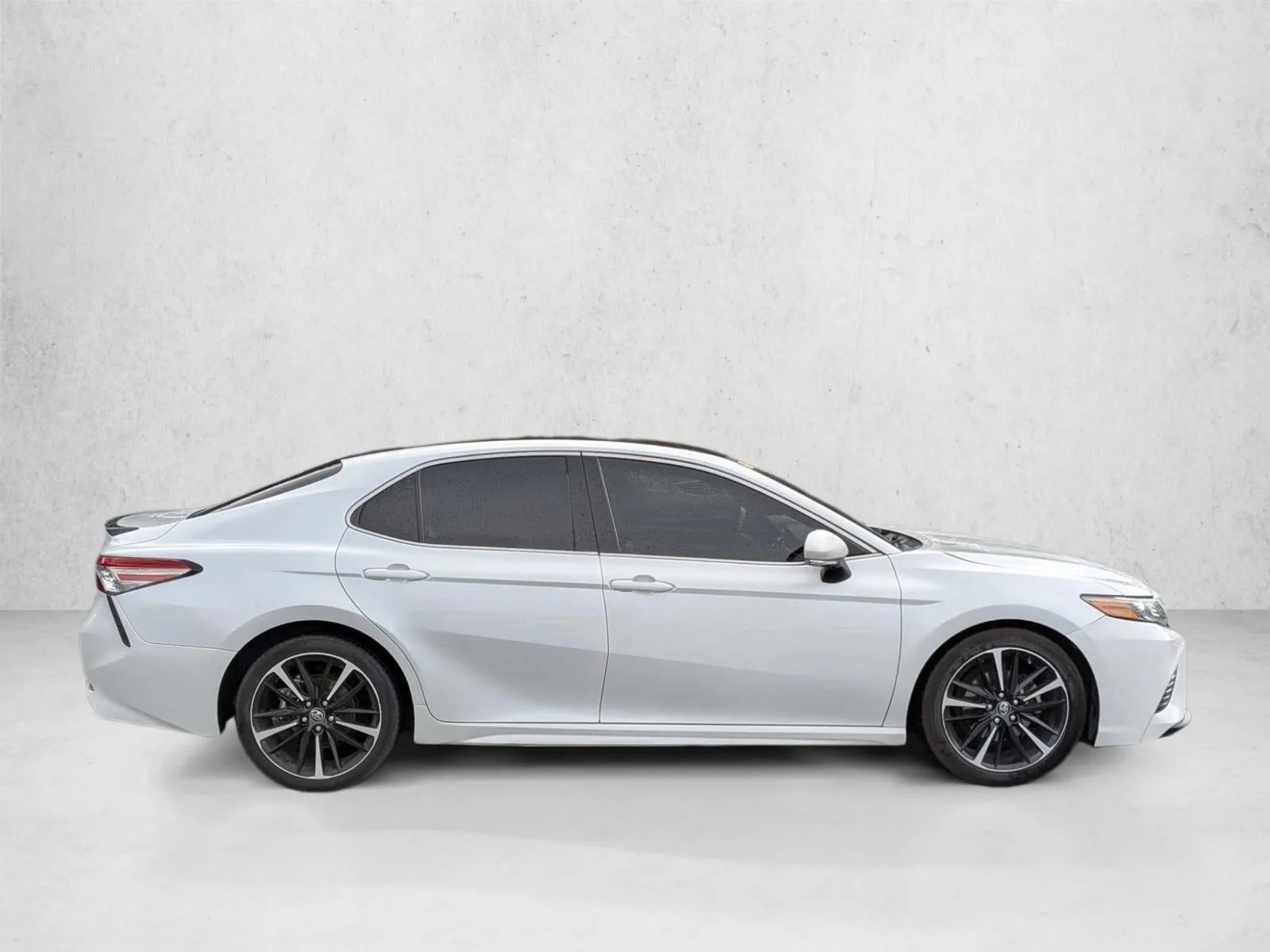 2018 Toyota Camry XSE Auto (Natl) photo 5