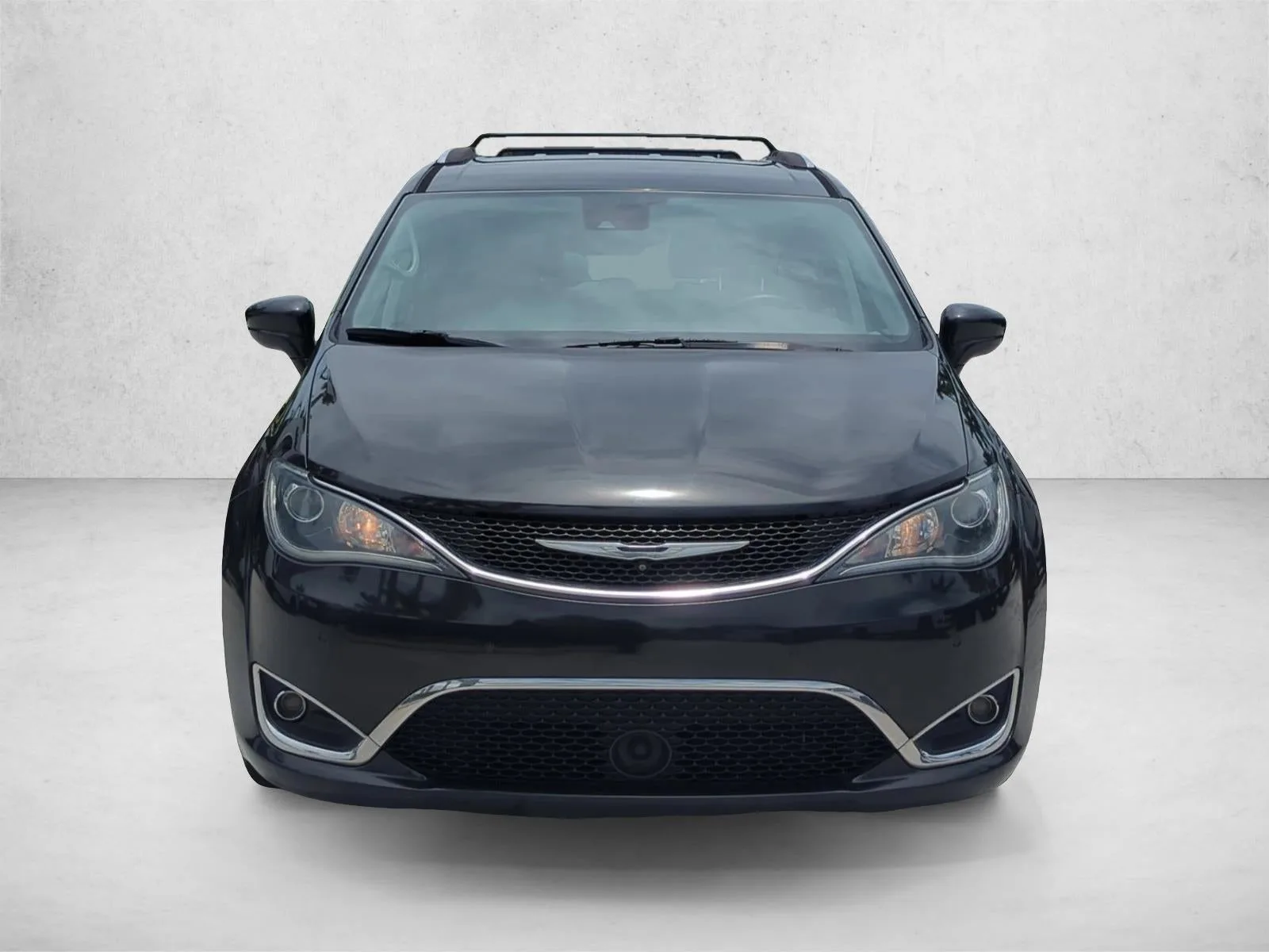 2018 Chrysler Pacifica Touring L FWD photo 2