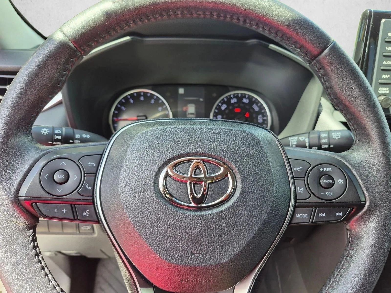 2021 Toyota RAV4 XLE Premium FWD (Natl) photo 12