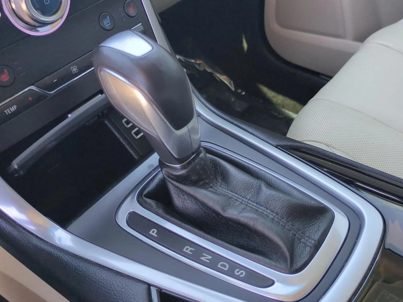 2018 Ford Edge Titanium photo 12
