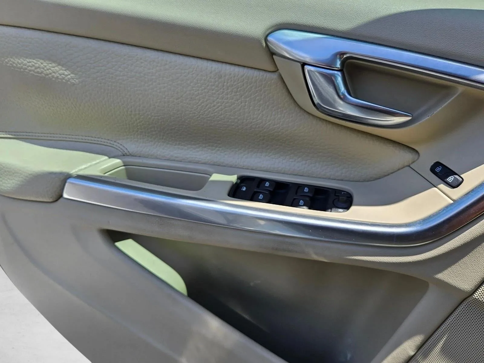 2014 Volvo S60 4dr Sdn T5 Premier FWD photo 6