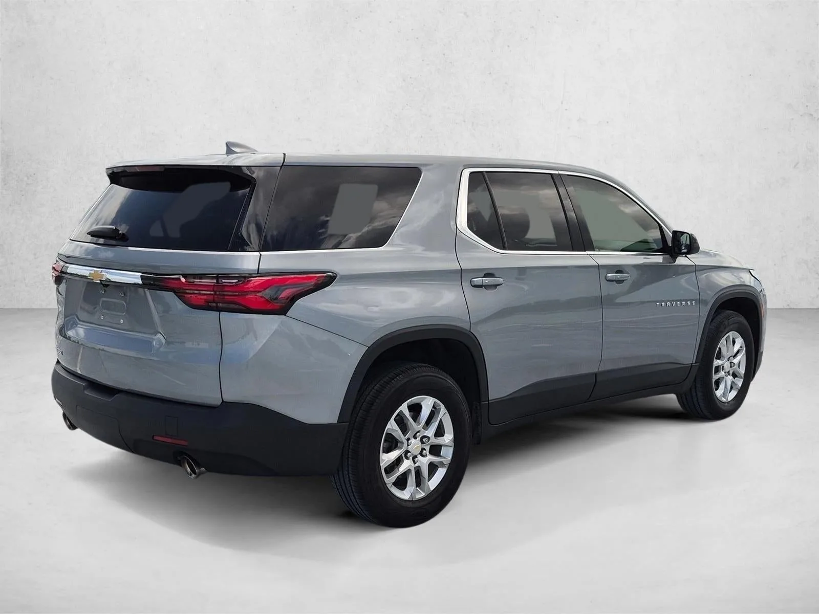 2023 Chevrolet Traverse LS photo 5