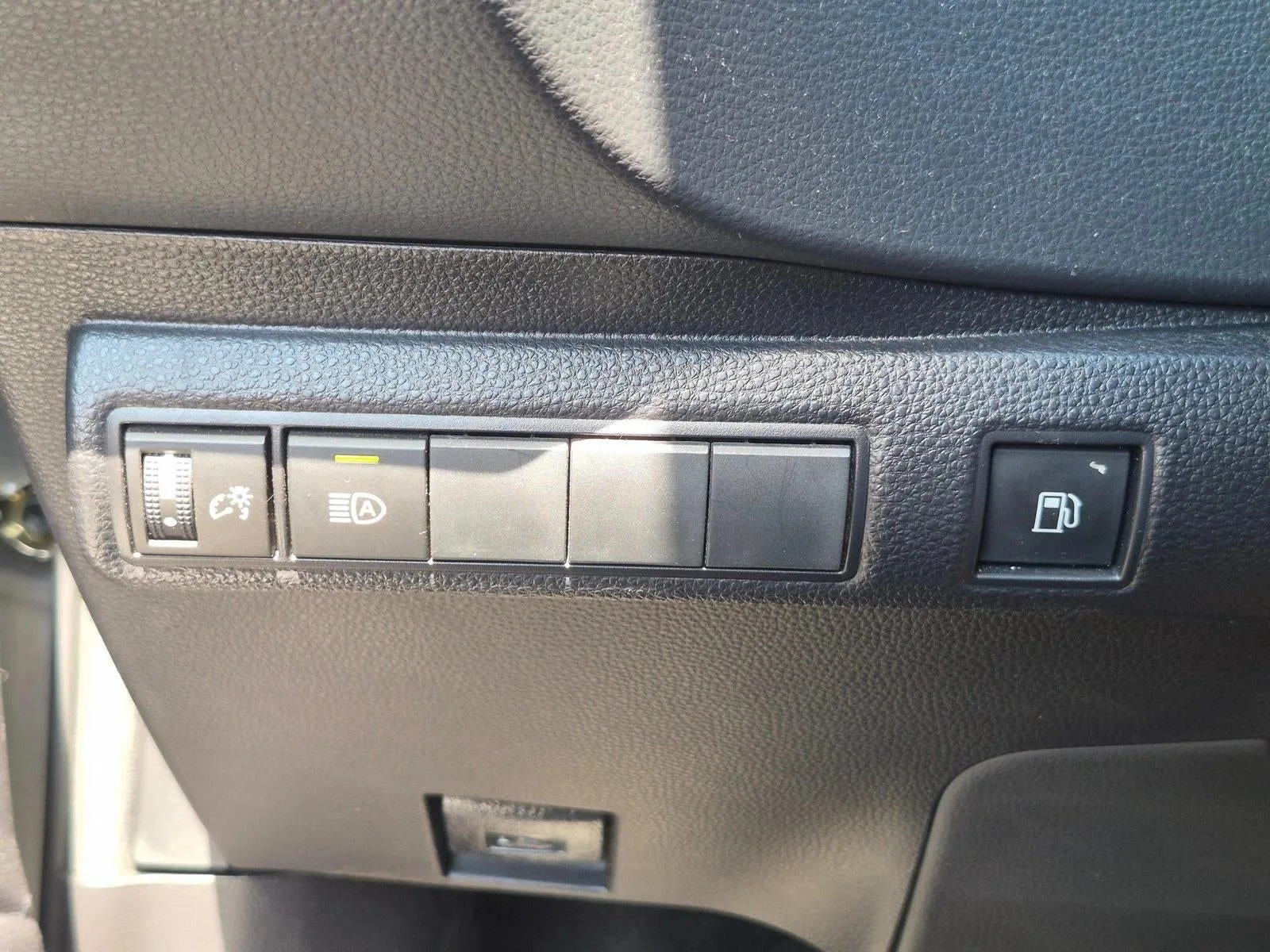 2022 Toyota Corolla Hybrid LE CVT (Natl) photo 11