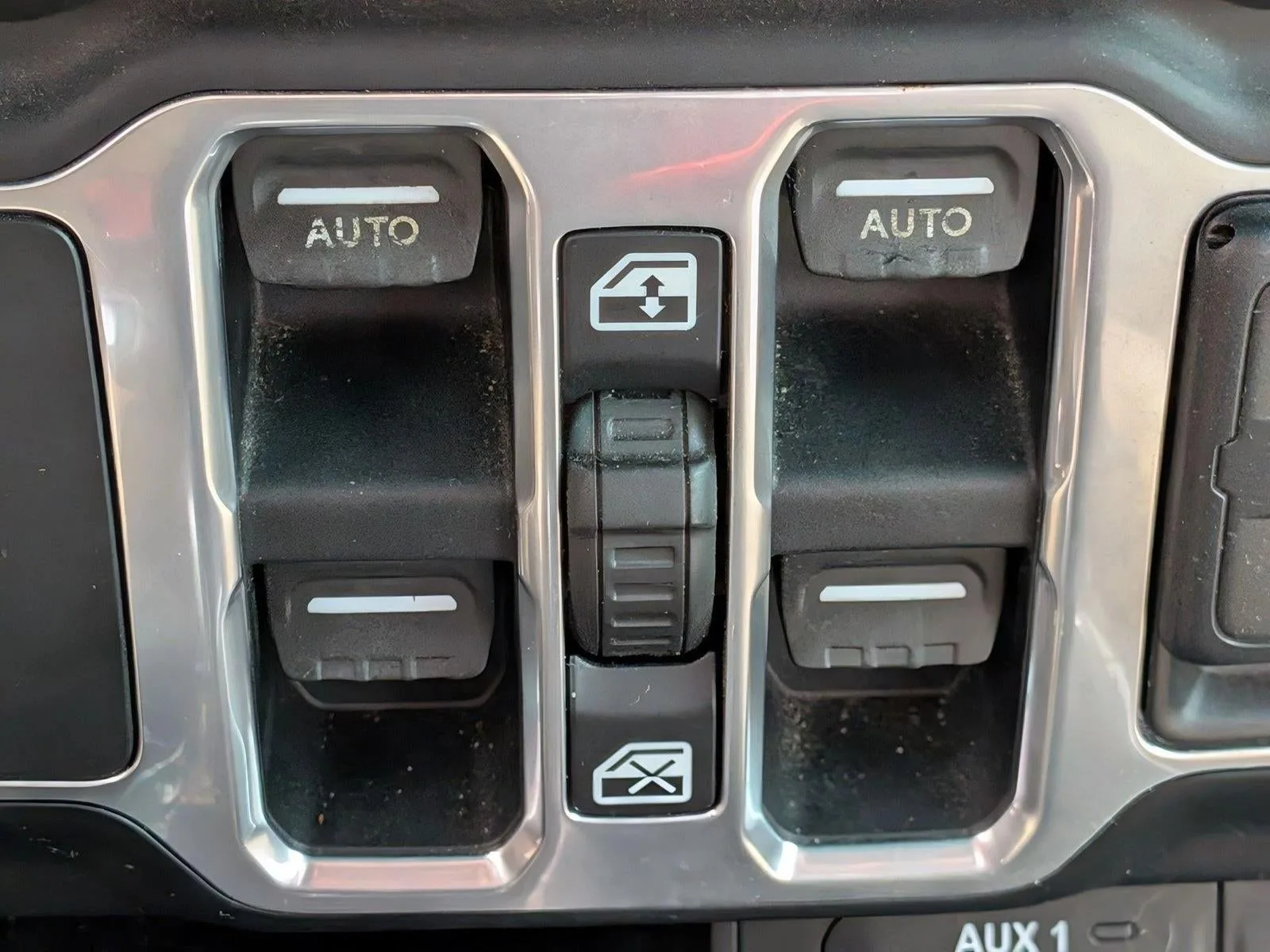 2018 Jeep Wrangler Unlimited Sahara 4x4 photo 11