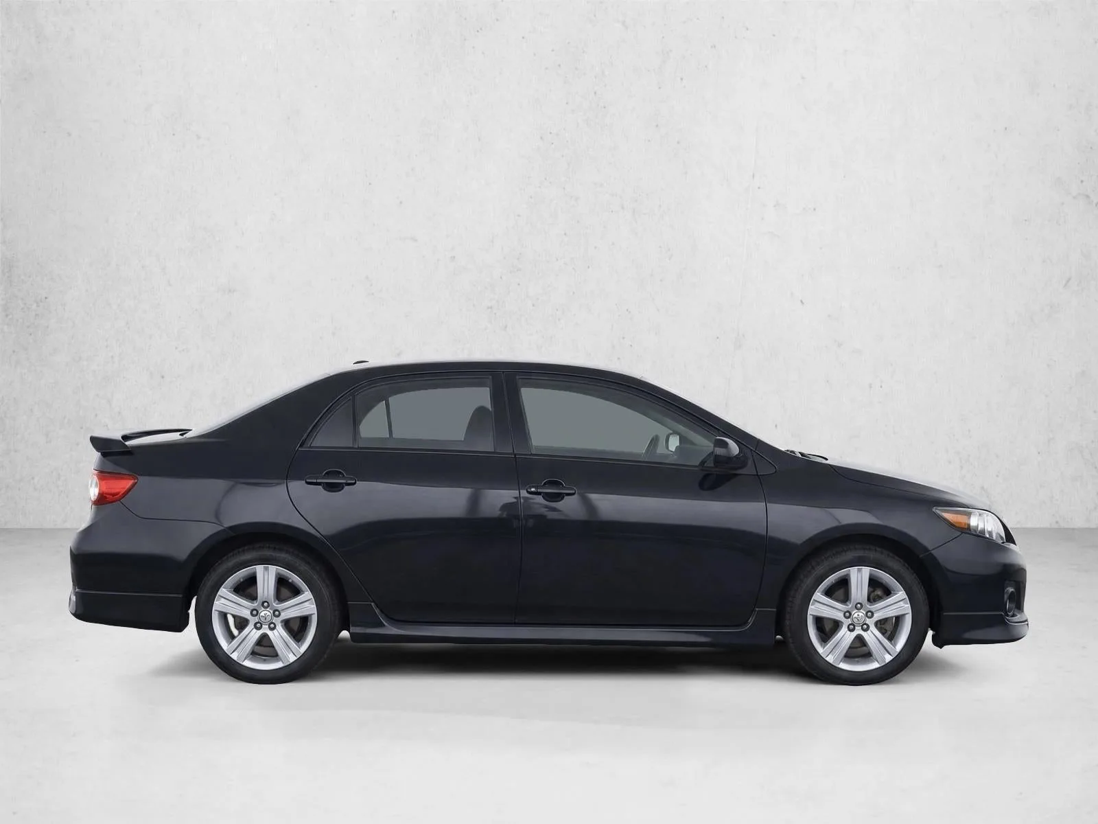 2013 Toyota Corolla 4dr Sdn Auto S (Natl) photo 8