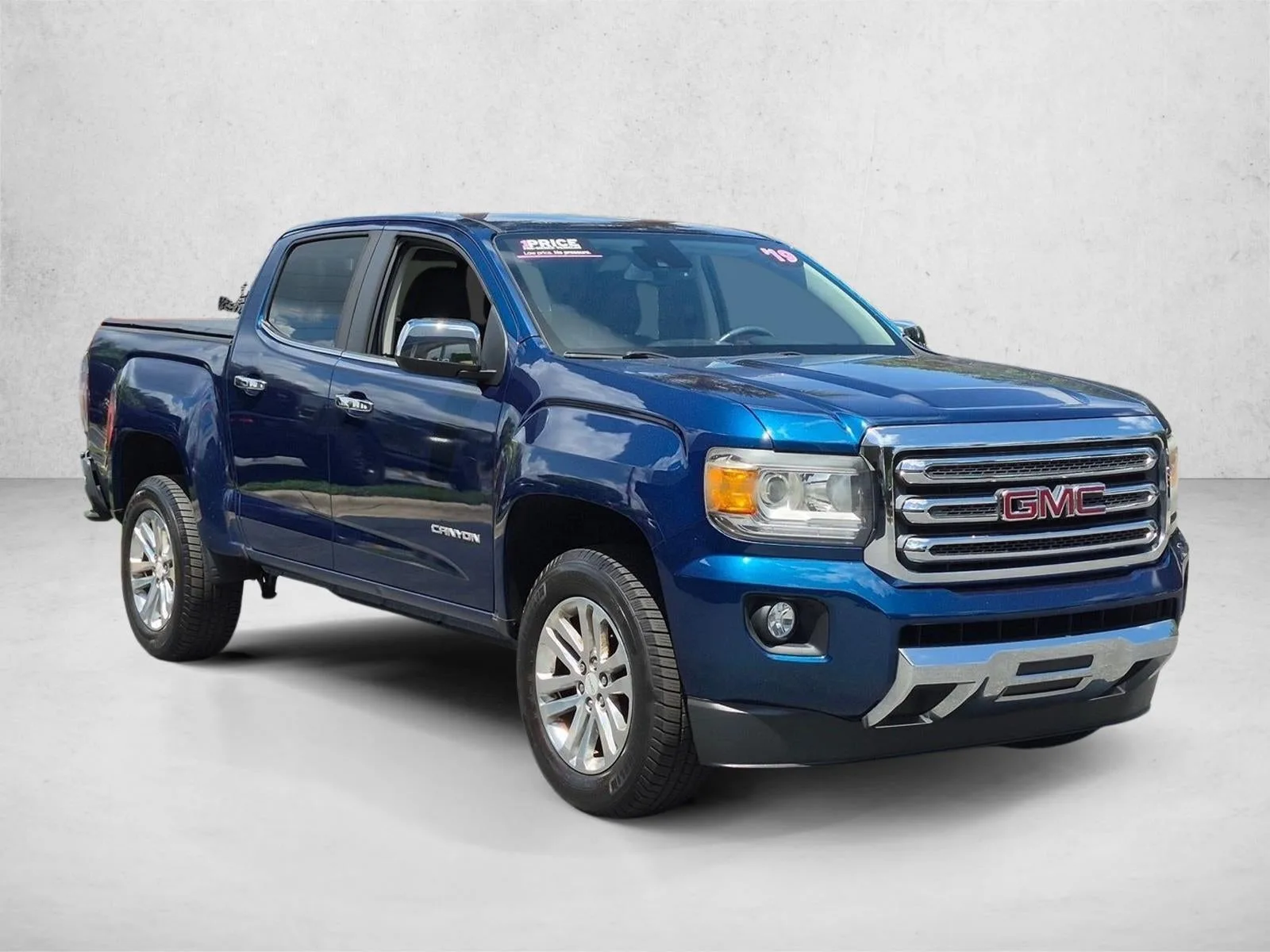 2019 GMC Canyon Crew Cab Short Box 2-Wheel Drive SLT photo 3