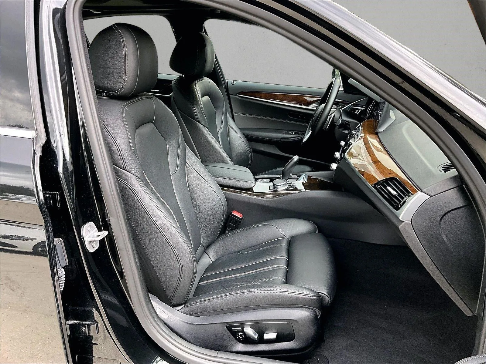 2017 BMW 530i xDrive Sedan photo 9