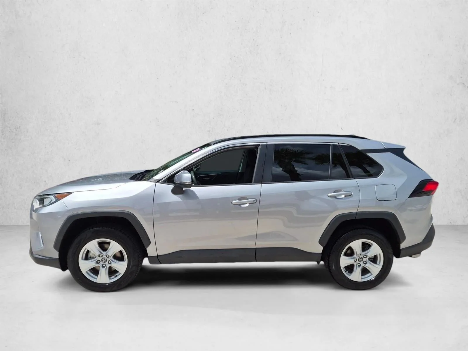 2020 Toyota RAV4 XLE FWD (GS) photo 8