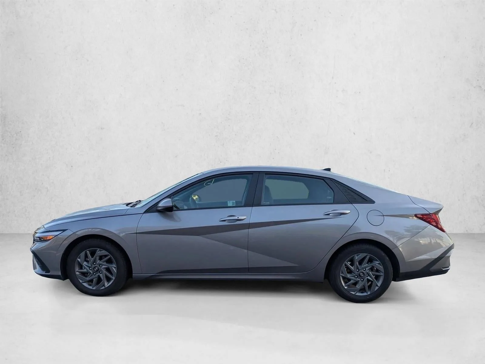 2024 Hyundai ELANTRA SEL IVT photo 2