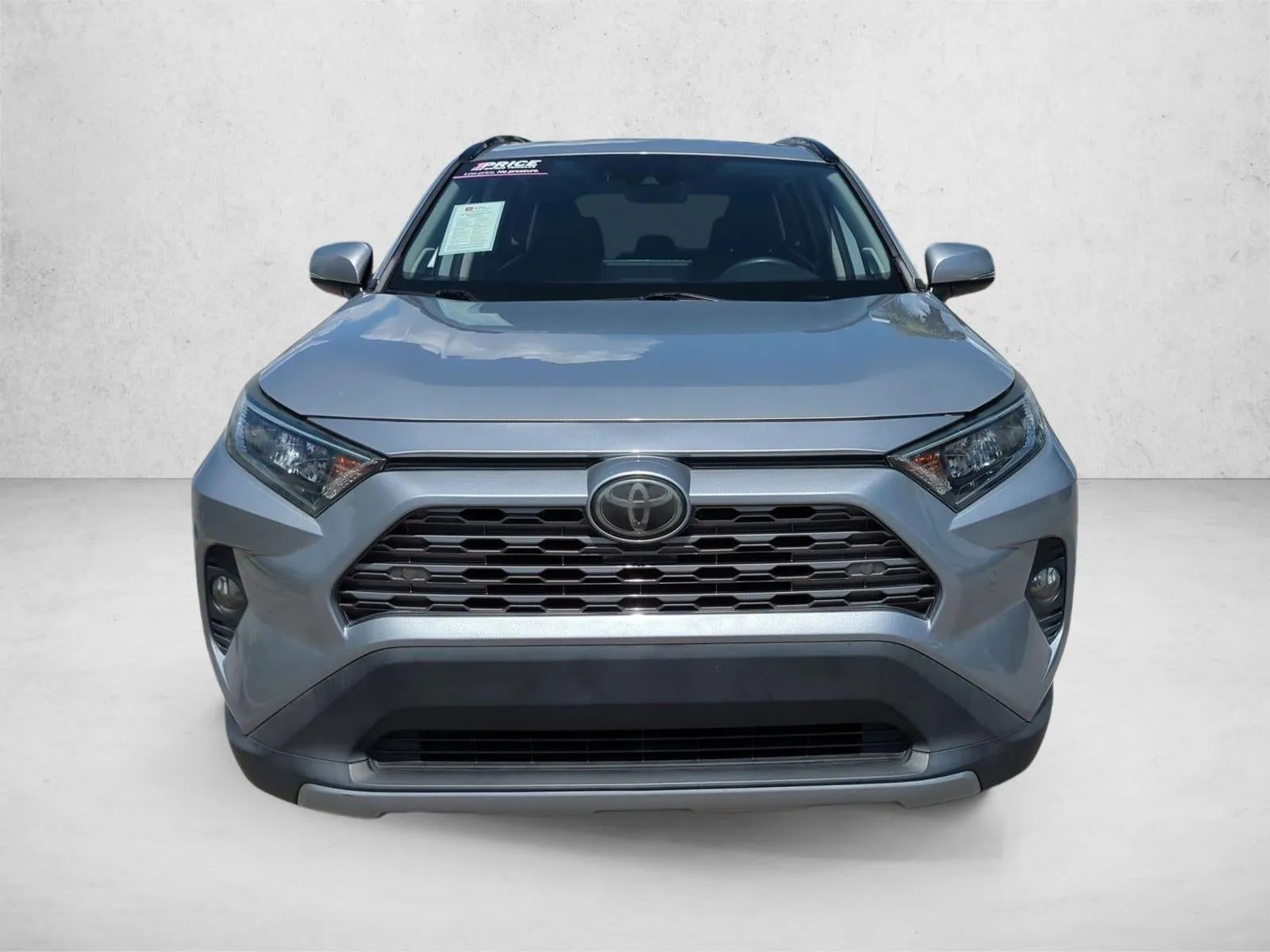 2019 Toyota RAV4 Limited FWD (Natl) photo 2