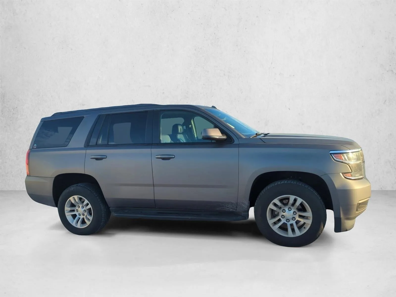 2017 Chevrolet Tahoe 4WD LT photo 5