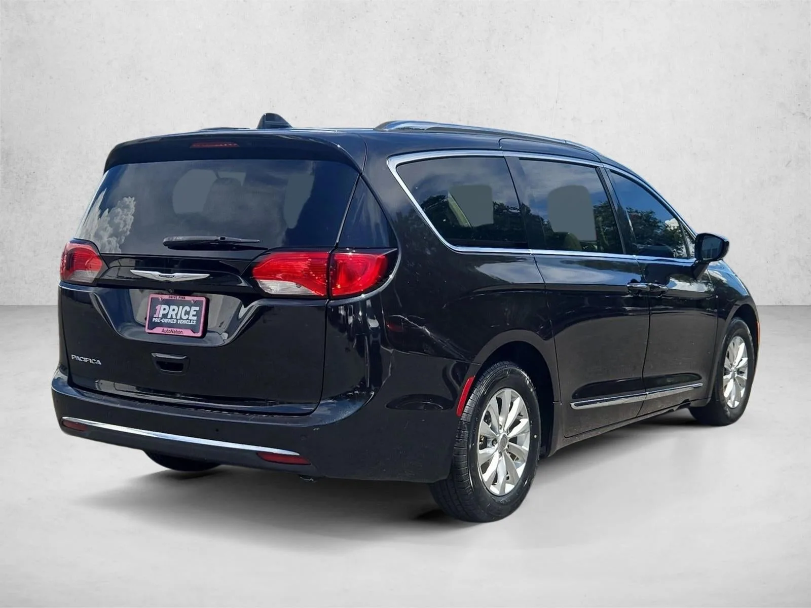 2018 Chrysler Pacifica Touring L FWD photo 5