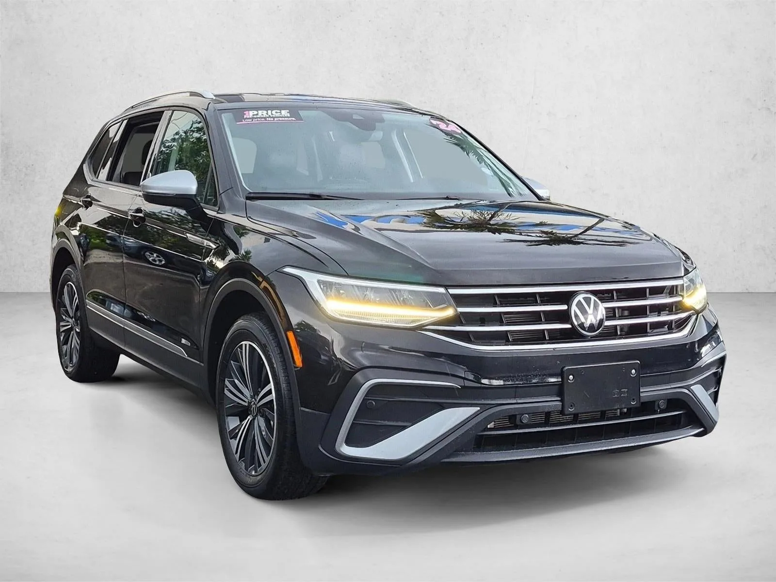 2024 Volkswagen Tiguan 2.0T Wolfsburg Edition 4MOTION photo 3
