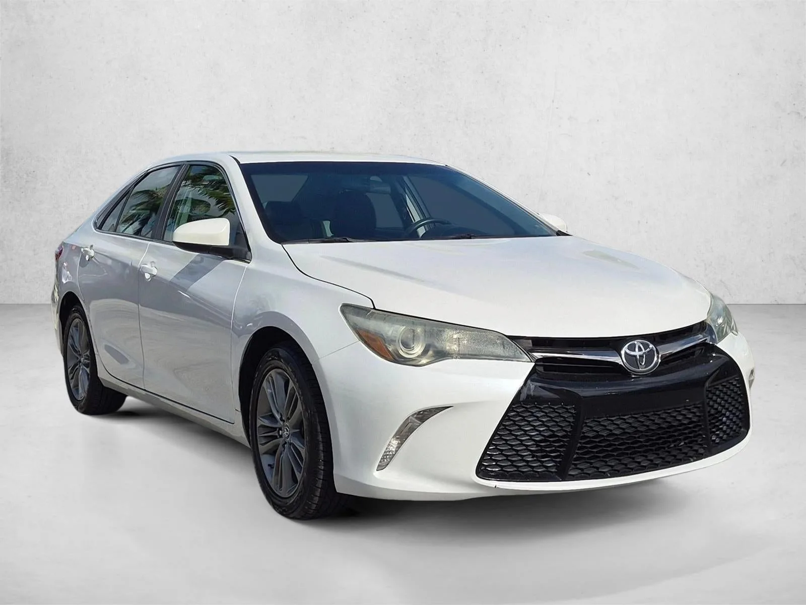2015 Toyota Camry 4dr Sdn I4 Auto SE (SE) photo 3