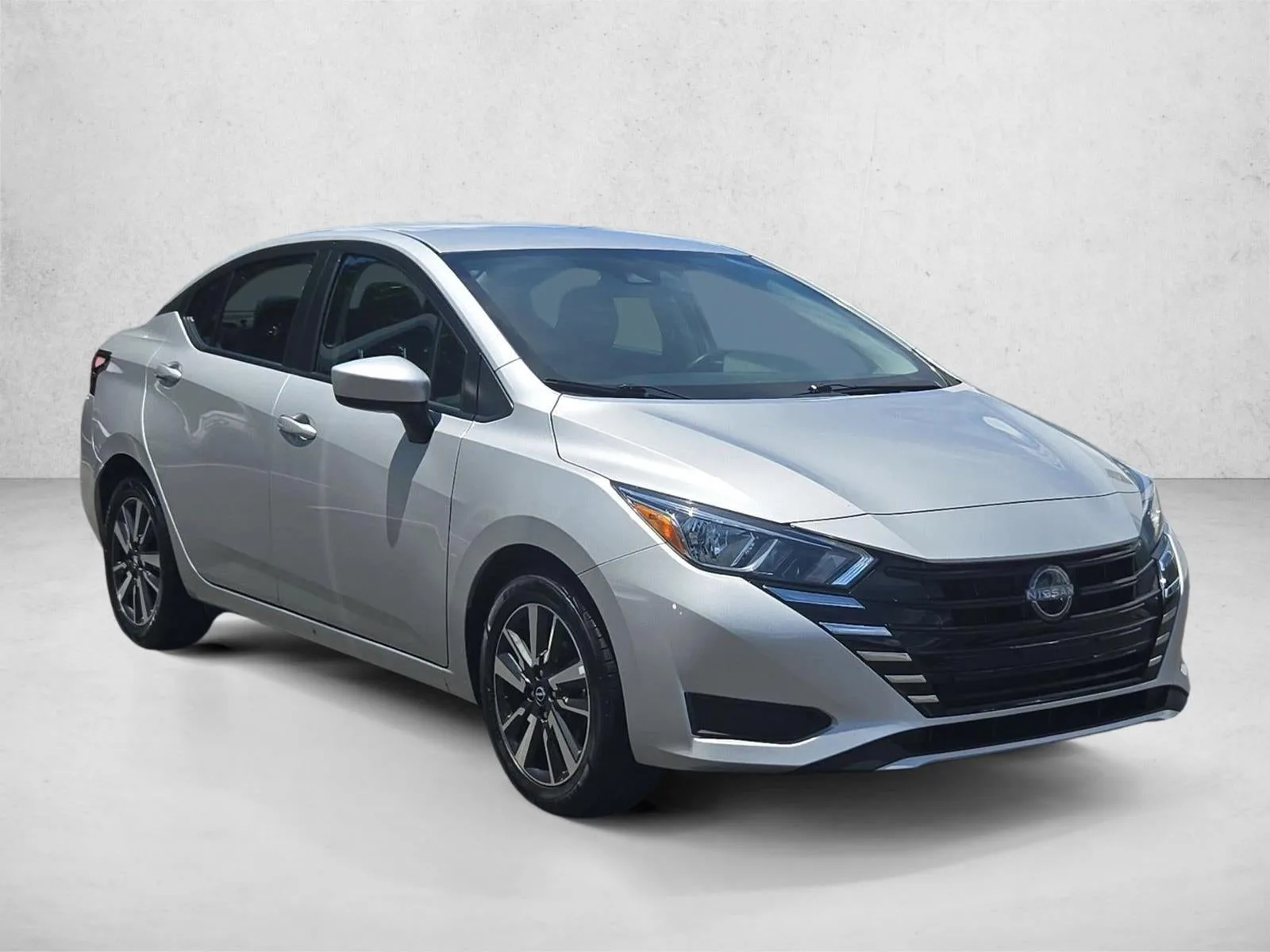 2024 Nissan Versa SV CVT photo 4