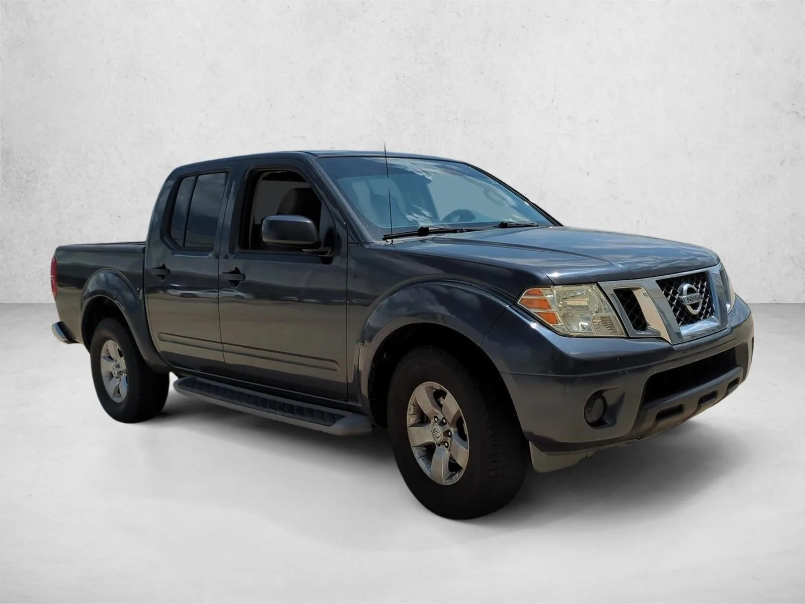 2012 Nissan Frontier 2WD Crew Cab SWB Auto SV photo 3