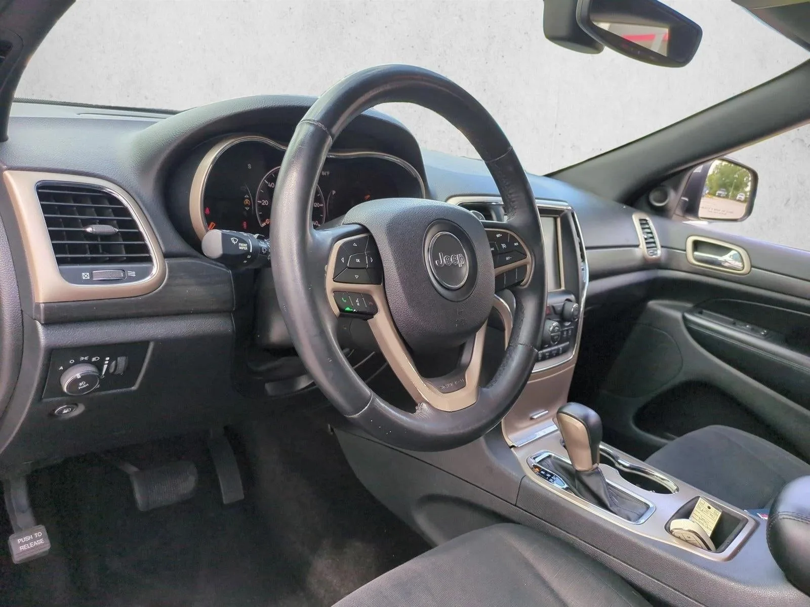 2017 Jeep Grand Cherokee Laredo 4x2 photo 10