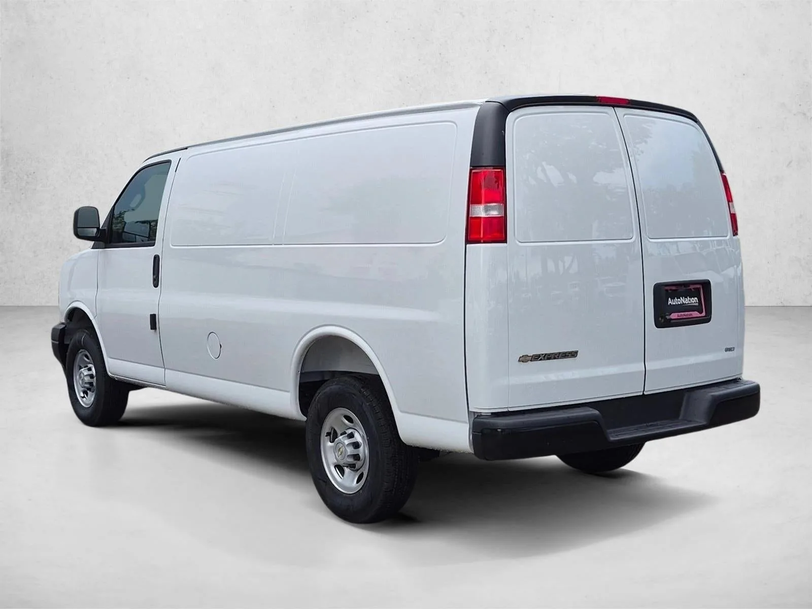 2025 Chevrolet Express Passenger 1LT photo 4