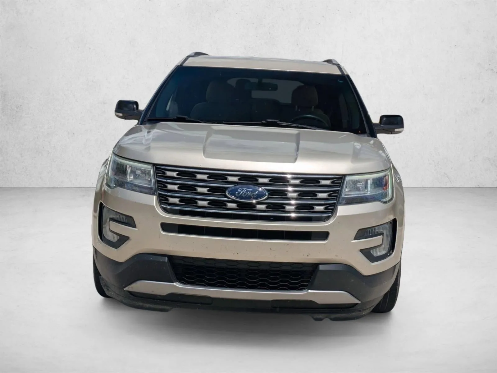 2017 Ford Explorer XLT FWD photo 2