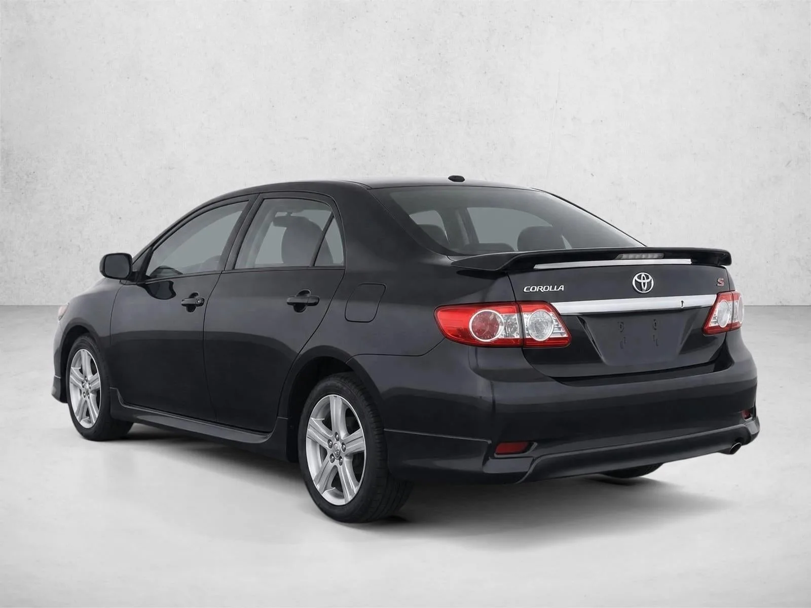 2013 Toyota Corolla 4dr Sdn Auto S (Natl) photo 5