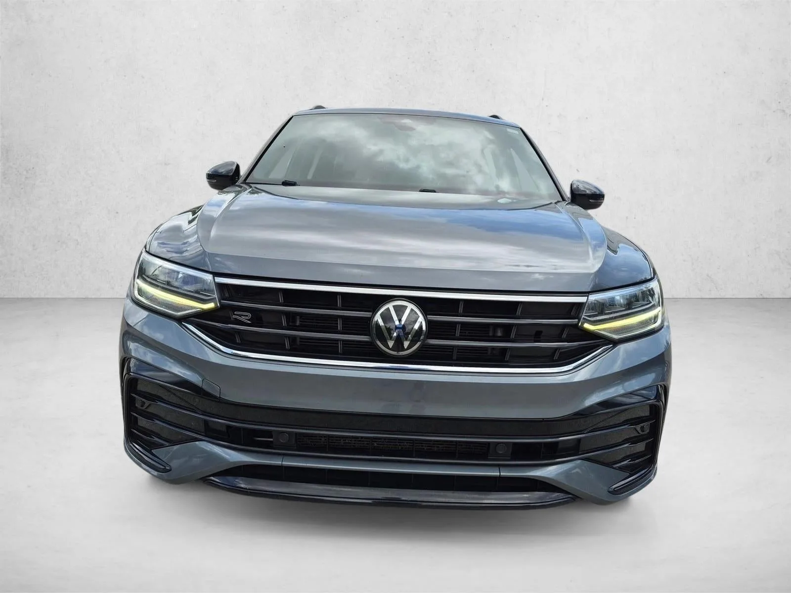 2022 Volkswagen Tiguan 2.0T SE R-Line Black FWD photo 2