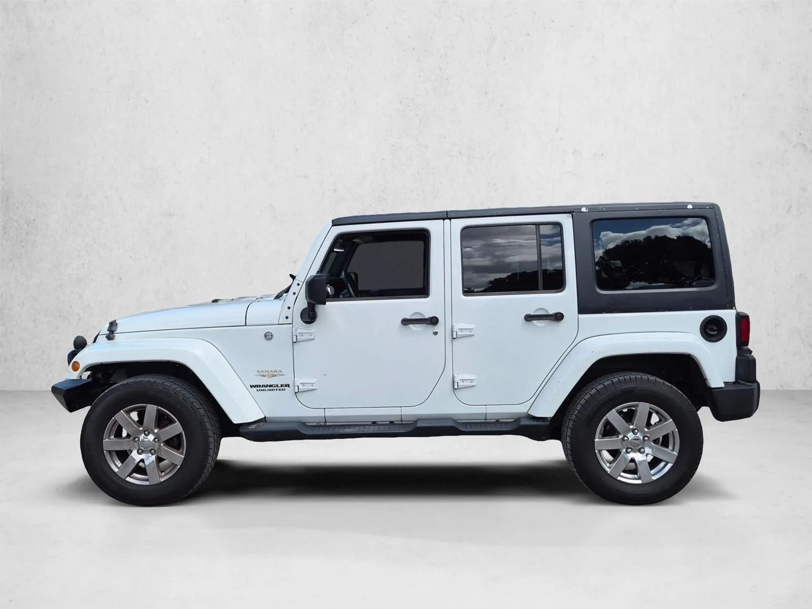 2013 Jeep Wrangler Unlimited Sahara photo 5