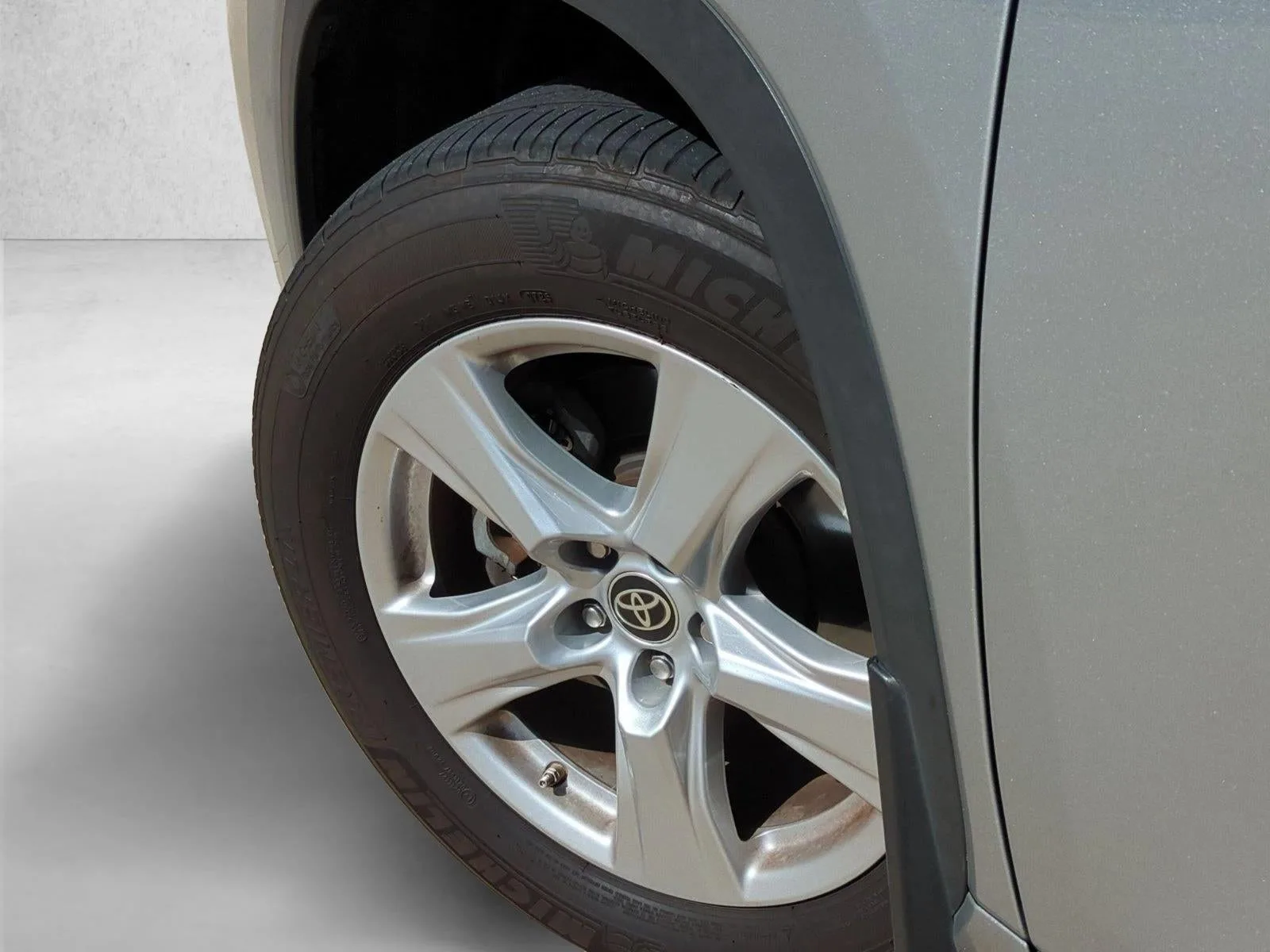 2022 Toyota Highlander L FWD (Natl) photo 10