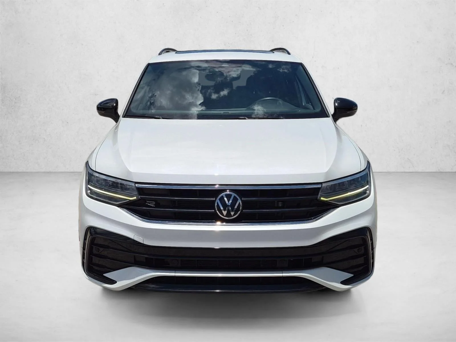 2022 Volkswagen Tiguan 2.0T SE R-Line Black FWD photo 2