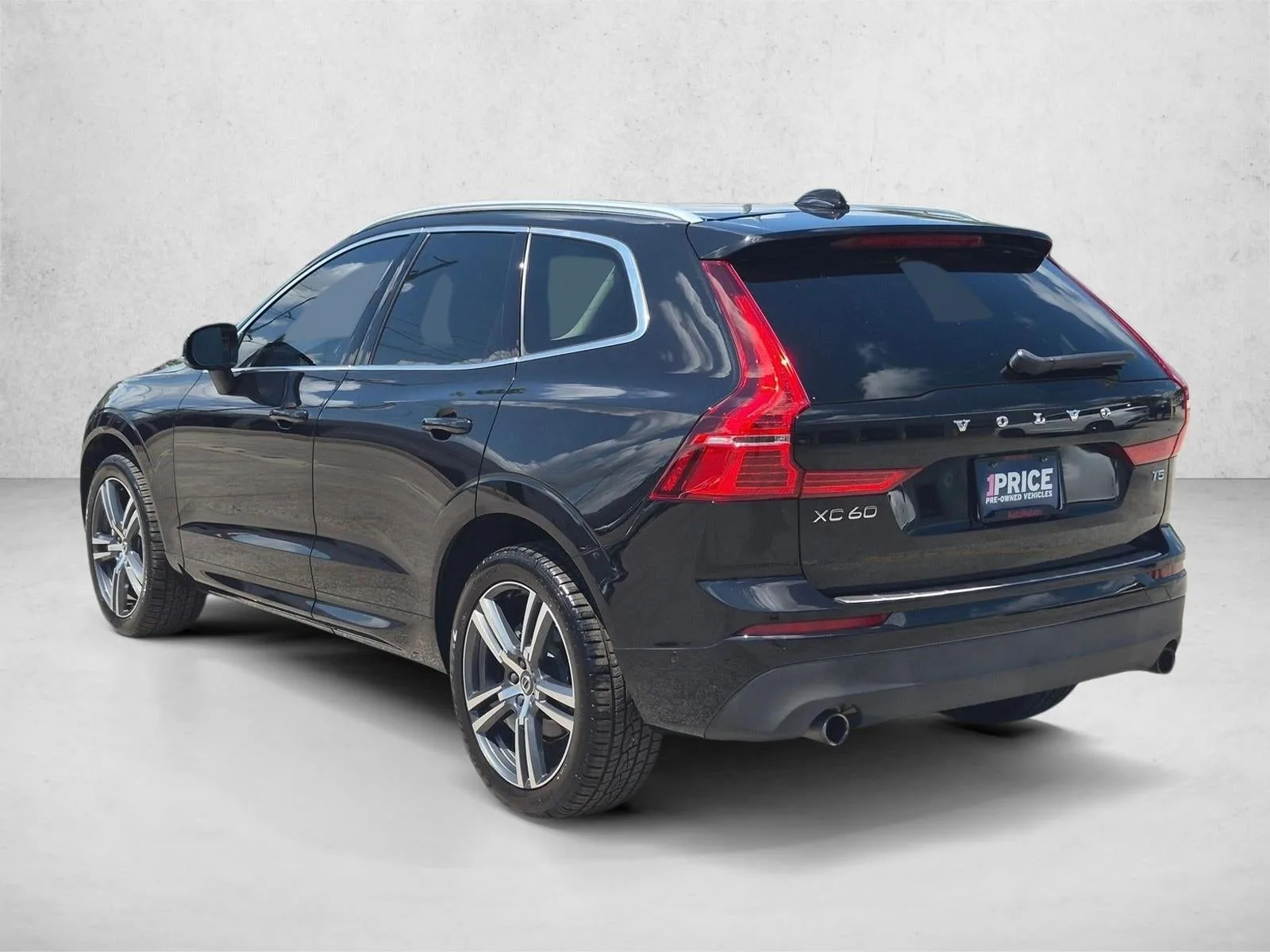 2019 Volvo XC60 T5 FWD Momentum photo 8