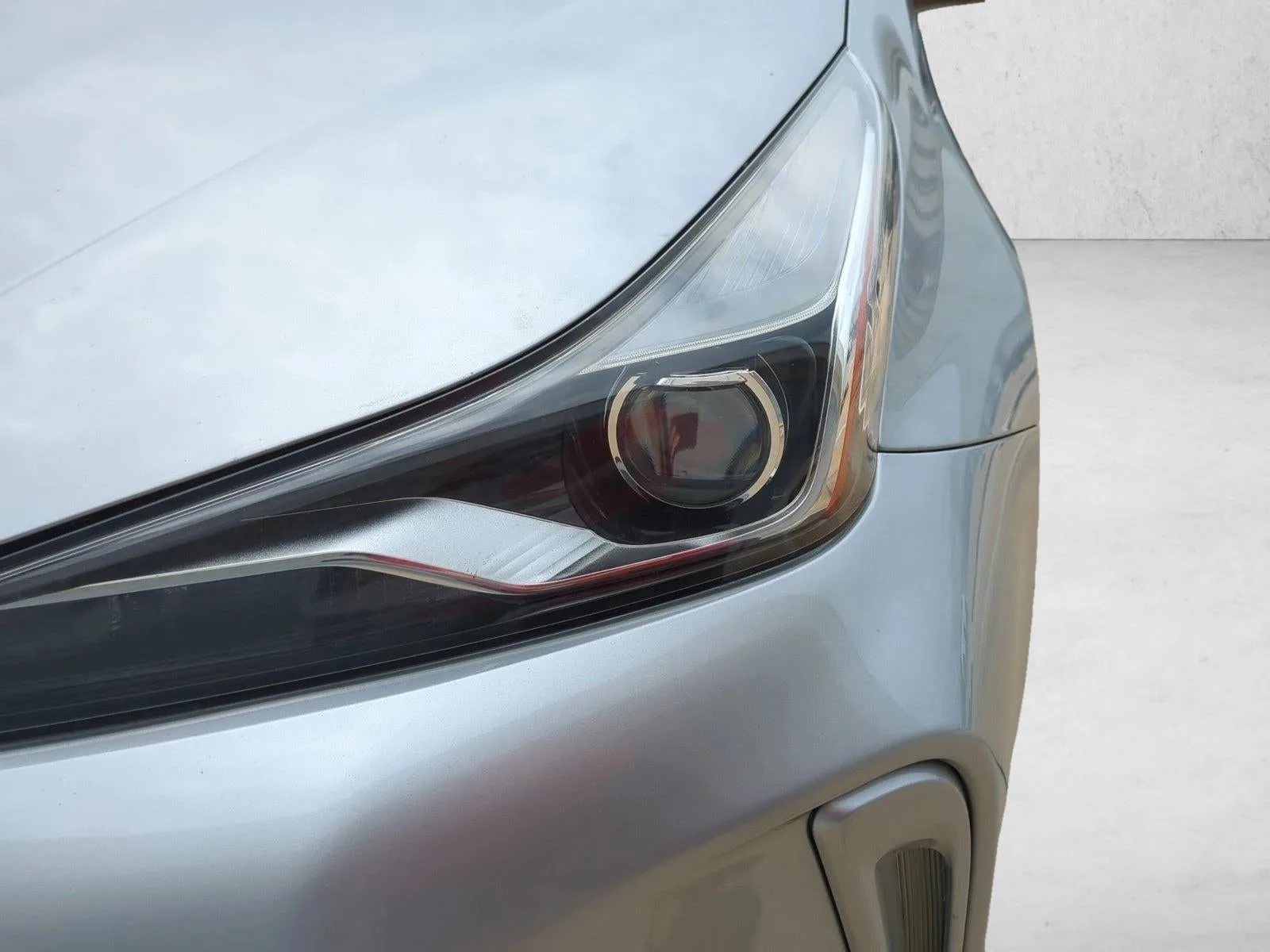 2022 Toyota Prius Limited (Natl) photo 9