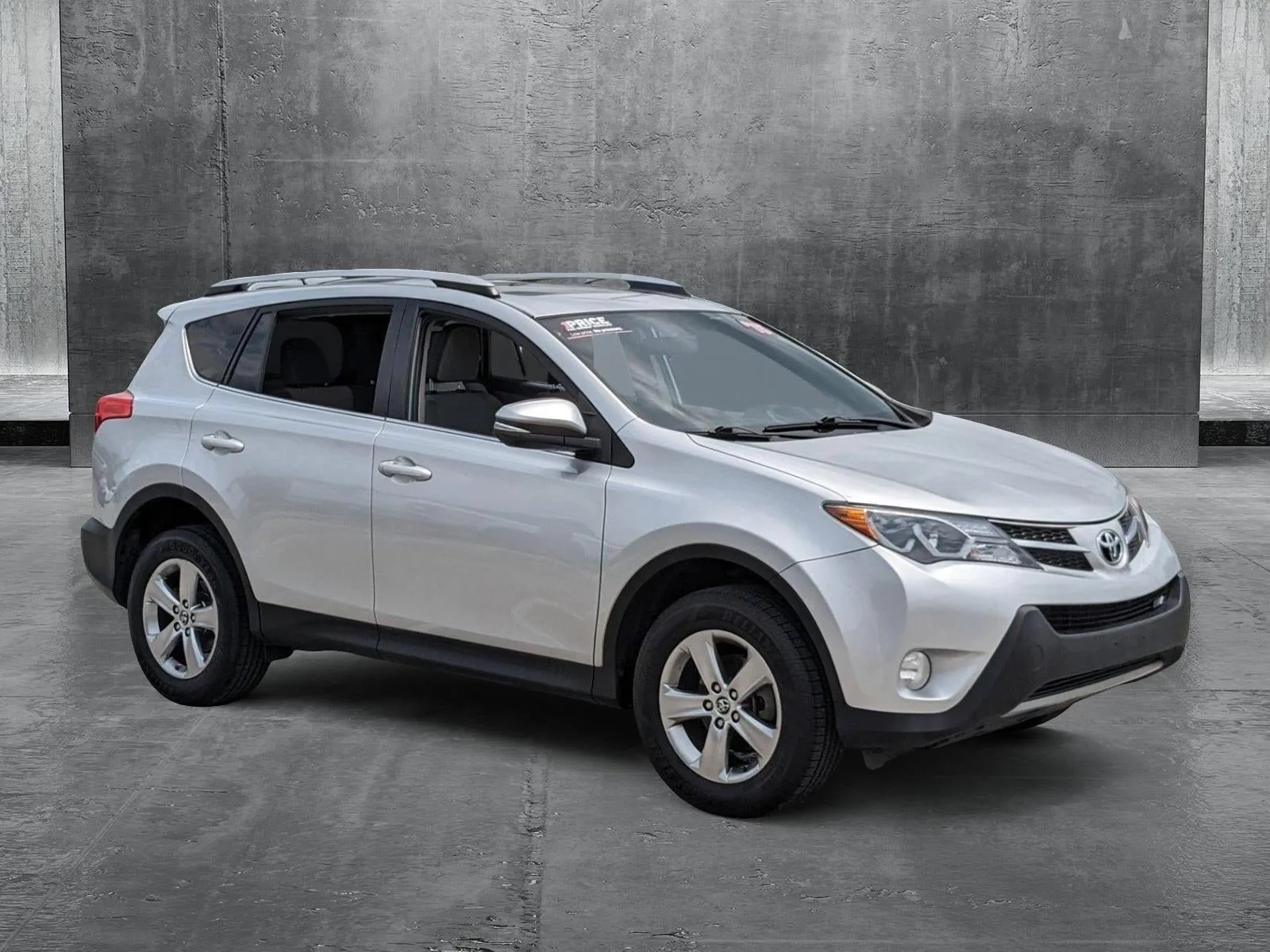 2015 Toyota RAV4 AWD 4dr XLE (Natl) photo 3