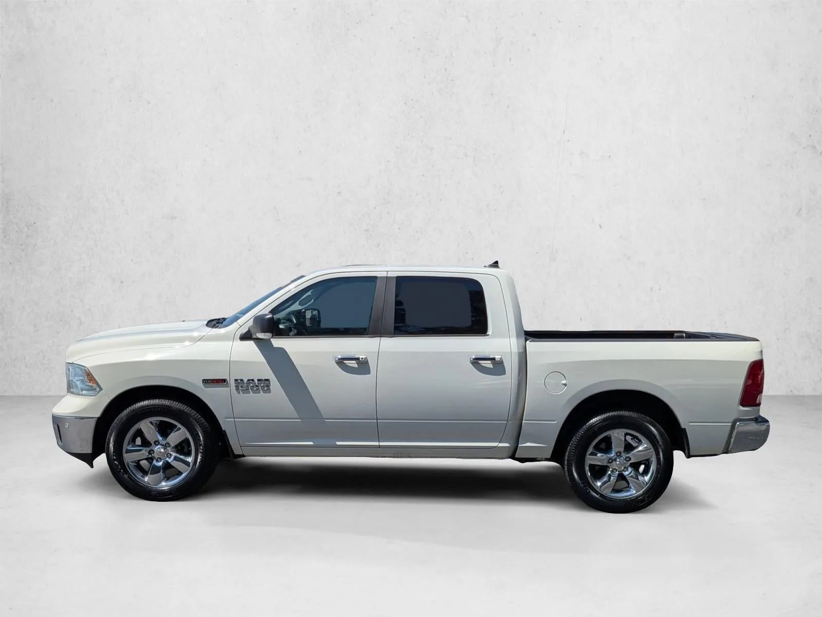 2016 RAM 1500 2WD Crew Cab 5.7 Ft Box Lone Star photo 9