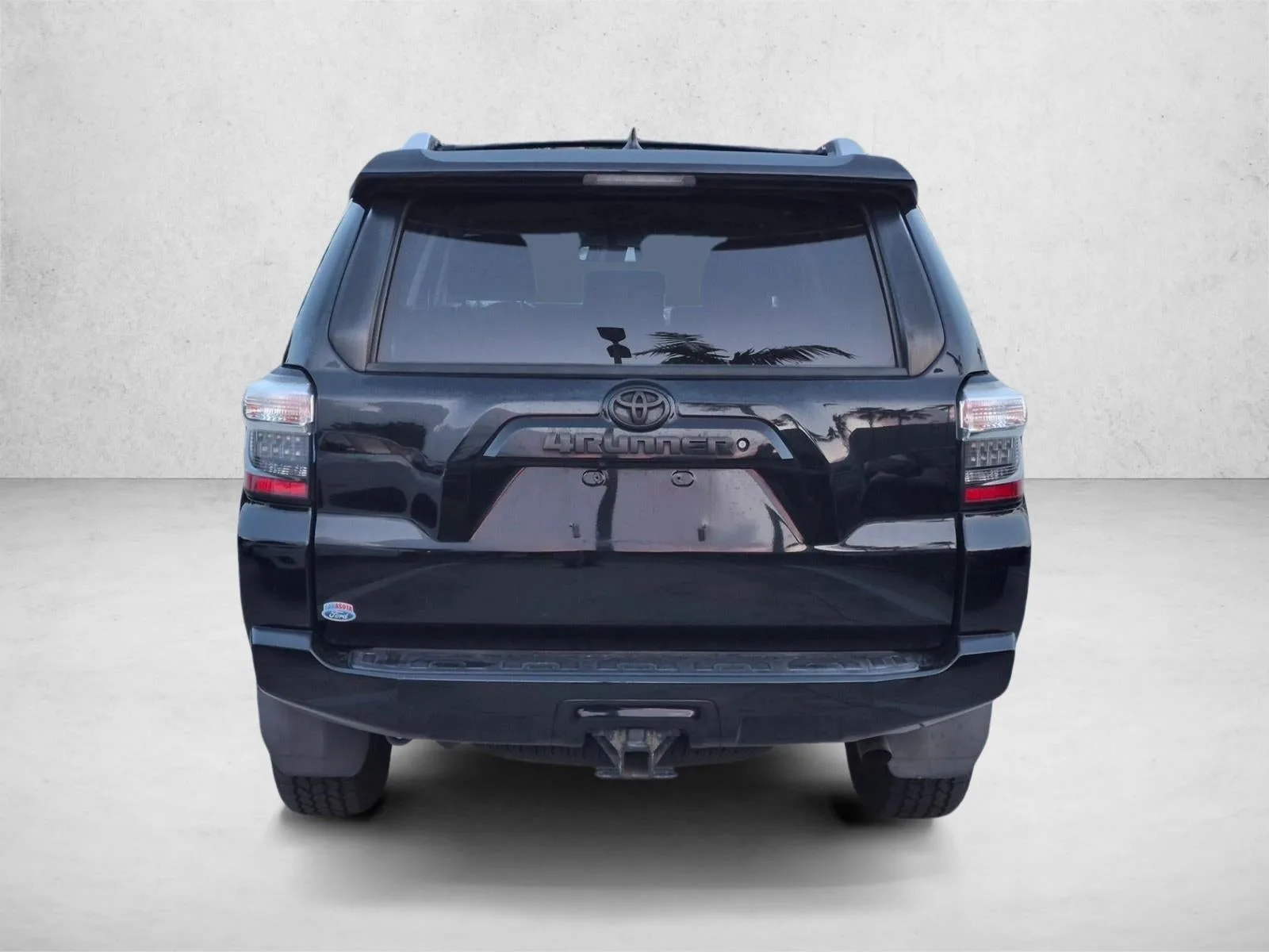 2017 Toyota 4Runner SR5 2WD (Natl) photo 4