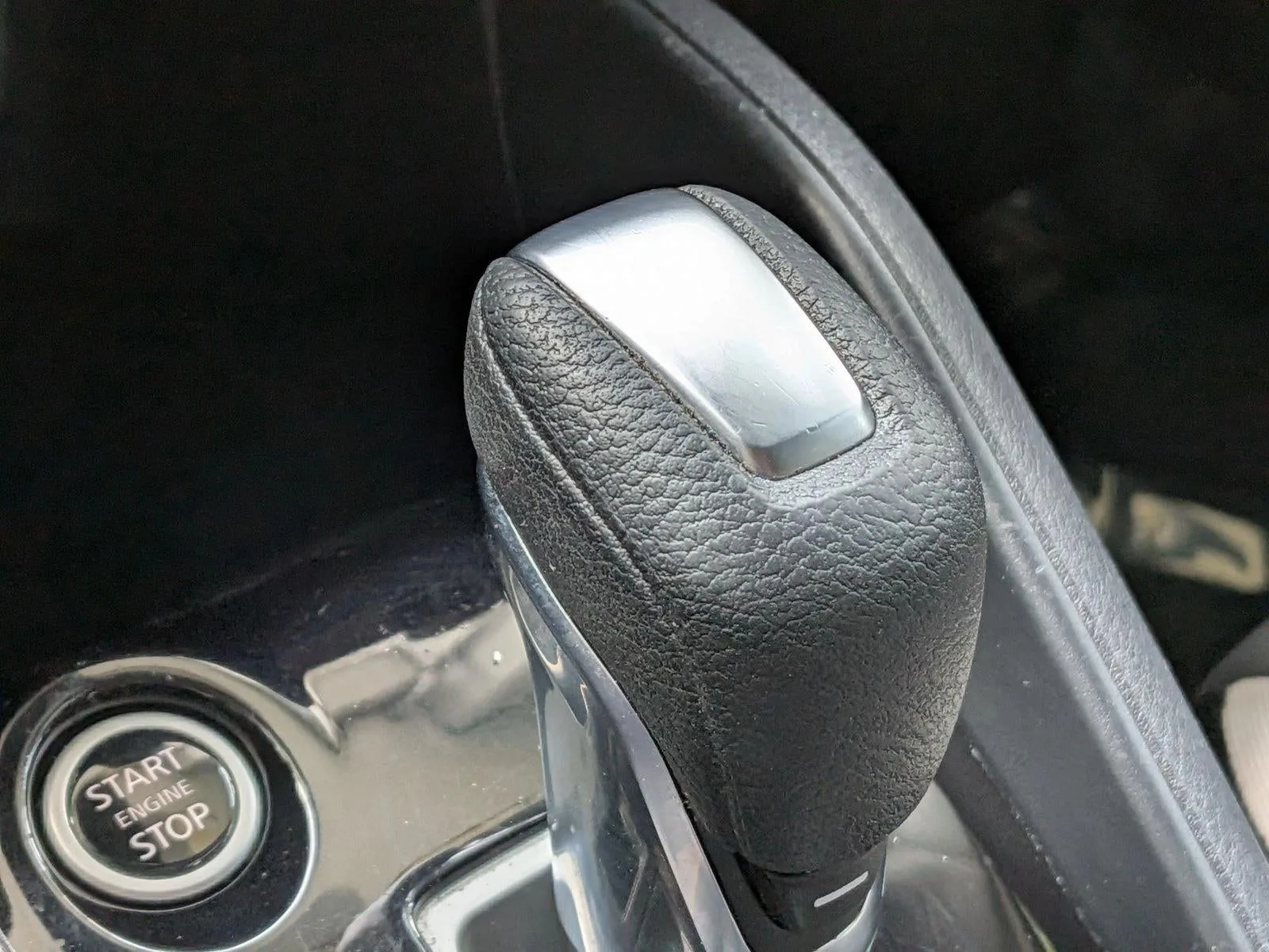 2021 Nissan Versa SV CVT photo 11