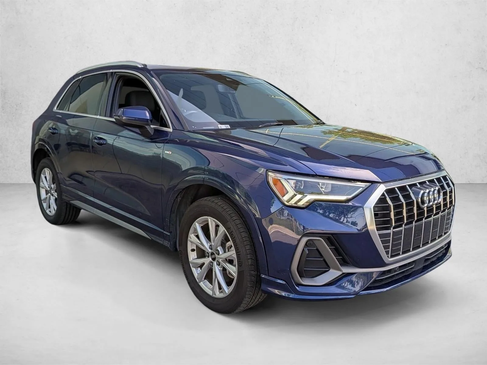 2024 Audi Q3 S line Premium 45 TFSI quattro photo 2