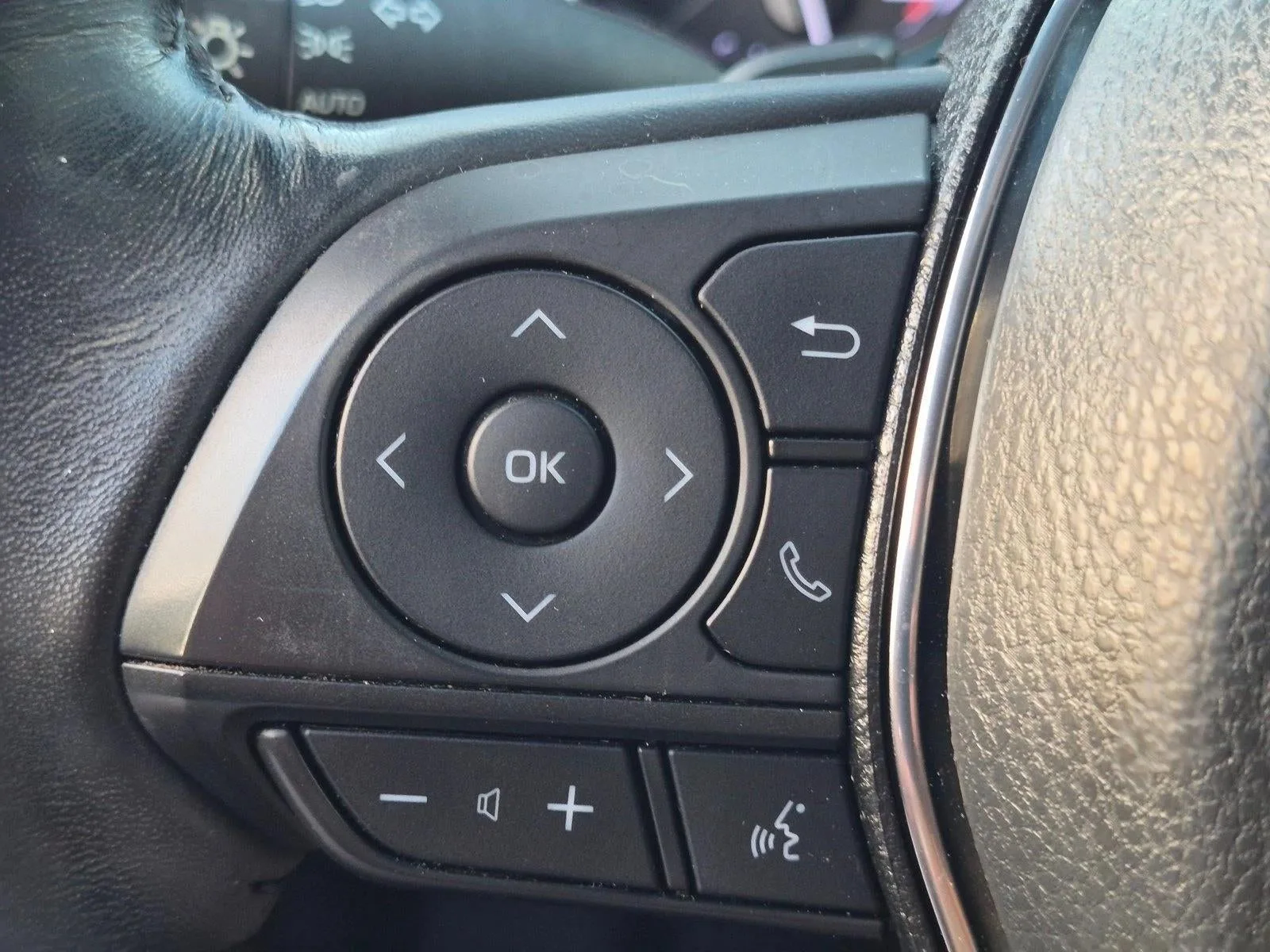 2020 Toyota Camry Hybrid SE CVT (Natl) photo 11